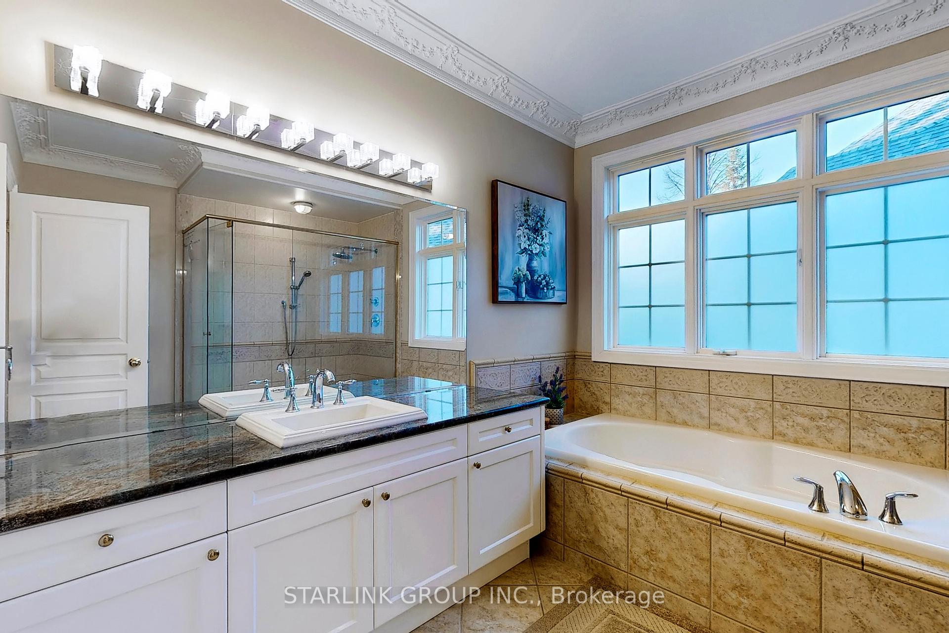 6 Bedrooms Condo at 729 Hidden Grove,  Mississauga For sale