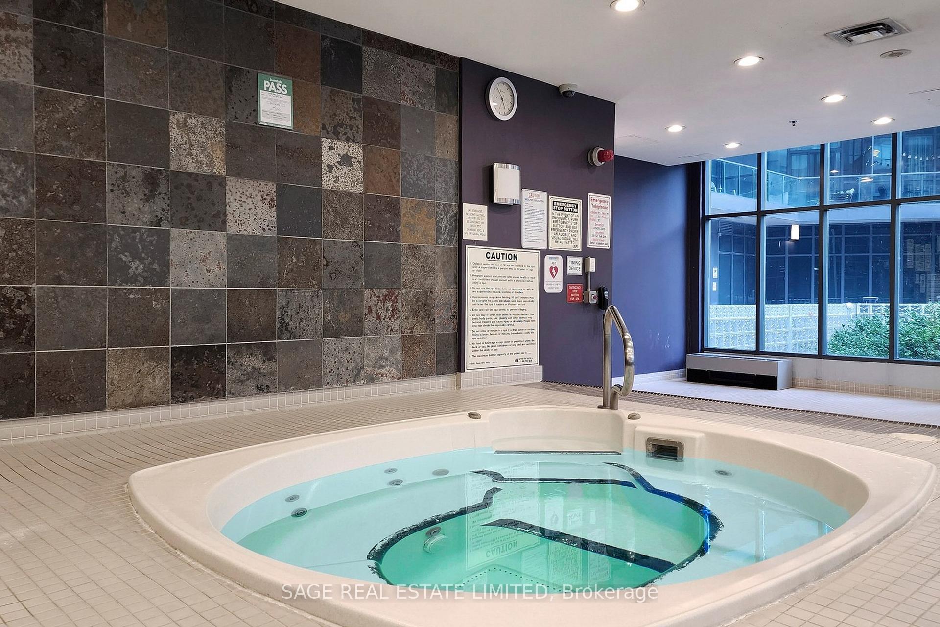 2 Bedrooms Condo at 219 Fort York, Toronto For sale