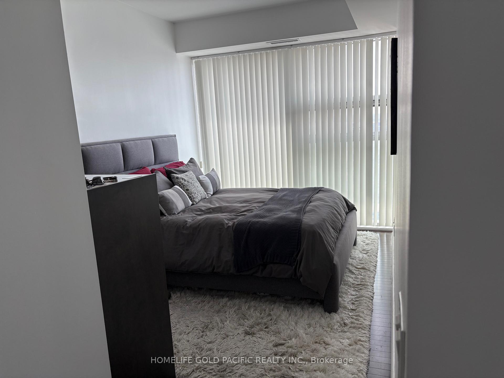 3 Bedrooms Condo at 14 York, Toronto For sale