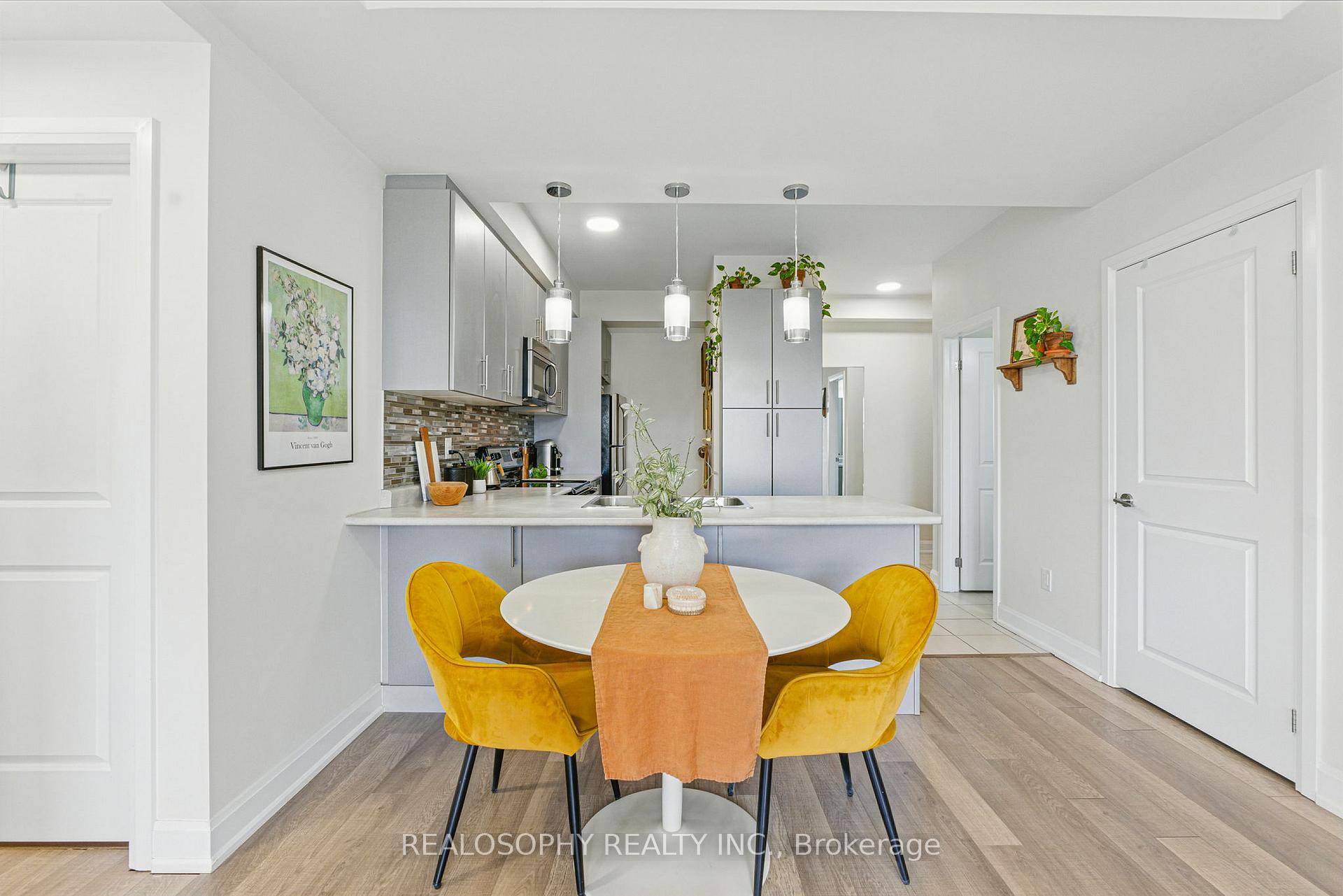 2 Bedrooms Condo at 2333 Sawgrass, Oakville For sale