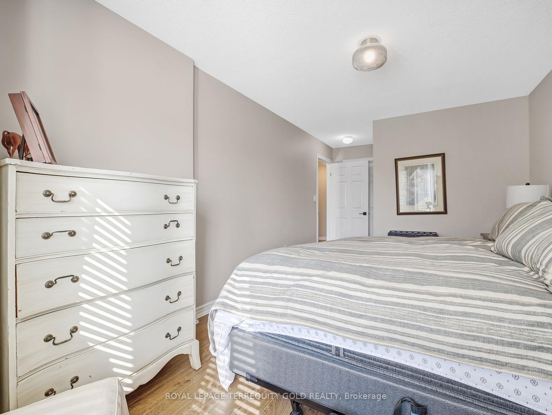 3 Bedrooms Condo at 4045 Upper Middle, Burlington For sale