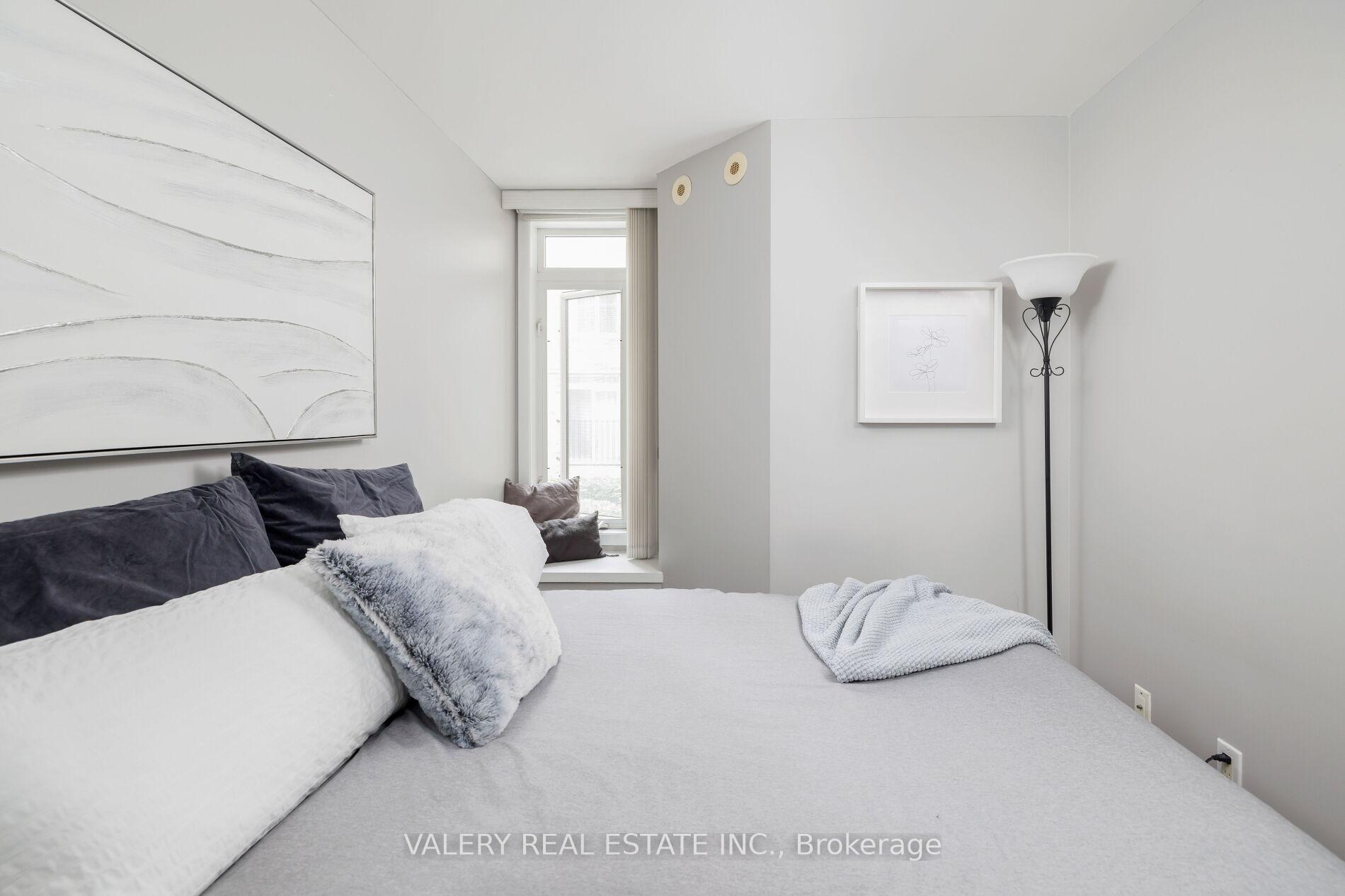 2 Bedrooms Condo at 415 Jarvis, Toronto For sale