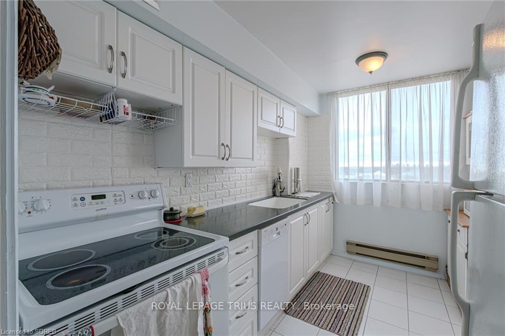 2 Bedrooms Condo at 6500 Montevideo,  Mississauga For sale