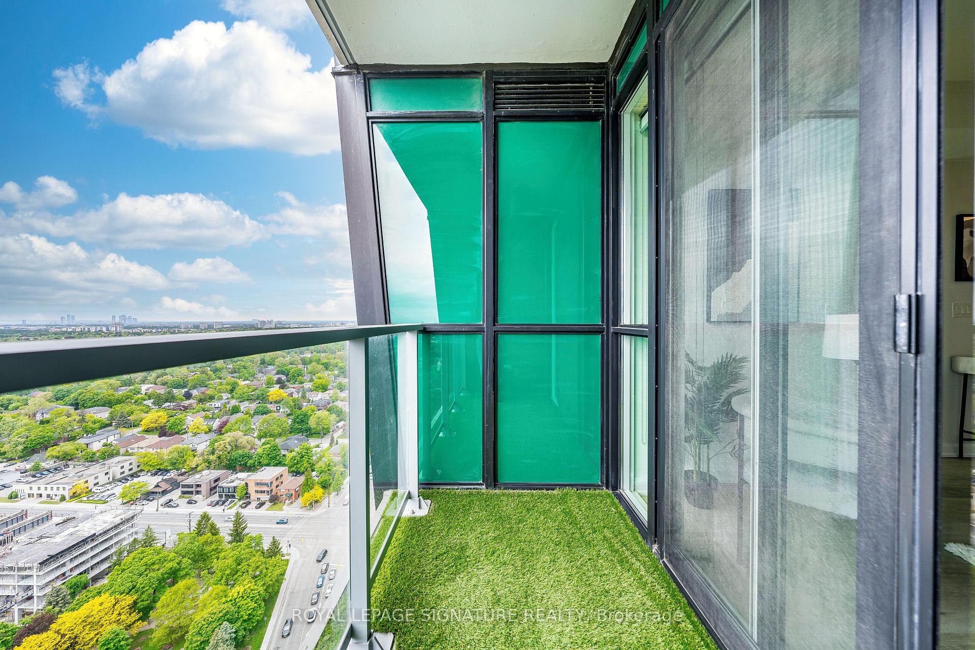 2 Bedrooms Condo at 11 Bogert, Toronto For sale
