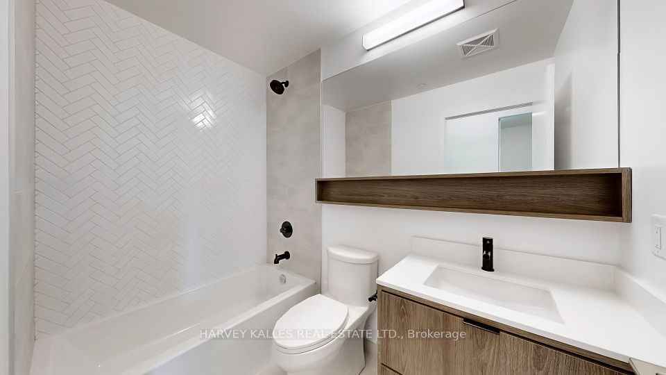 8888 Yonge Street 215