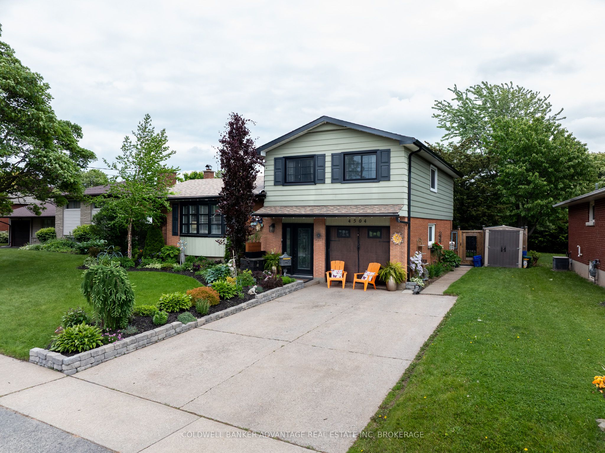 4504 Queensway Gardens N