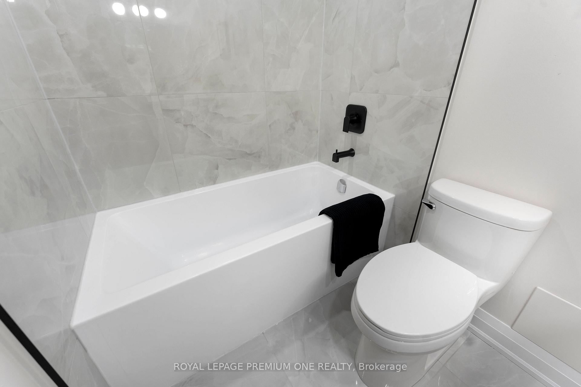 3 Bedrooms Condo at 60 Southport, Toronto For sale