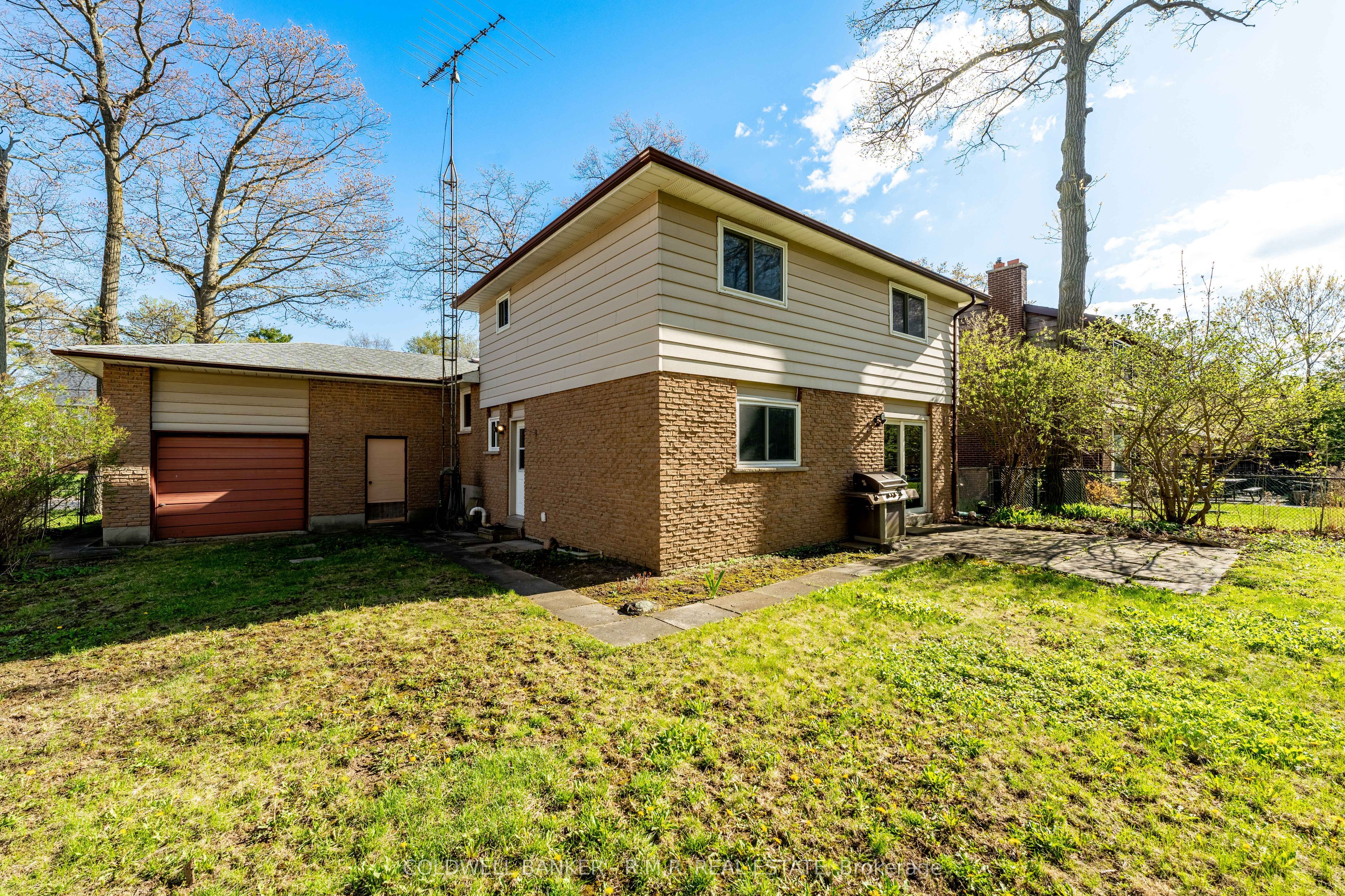86 Twyn Rivers Drive