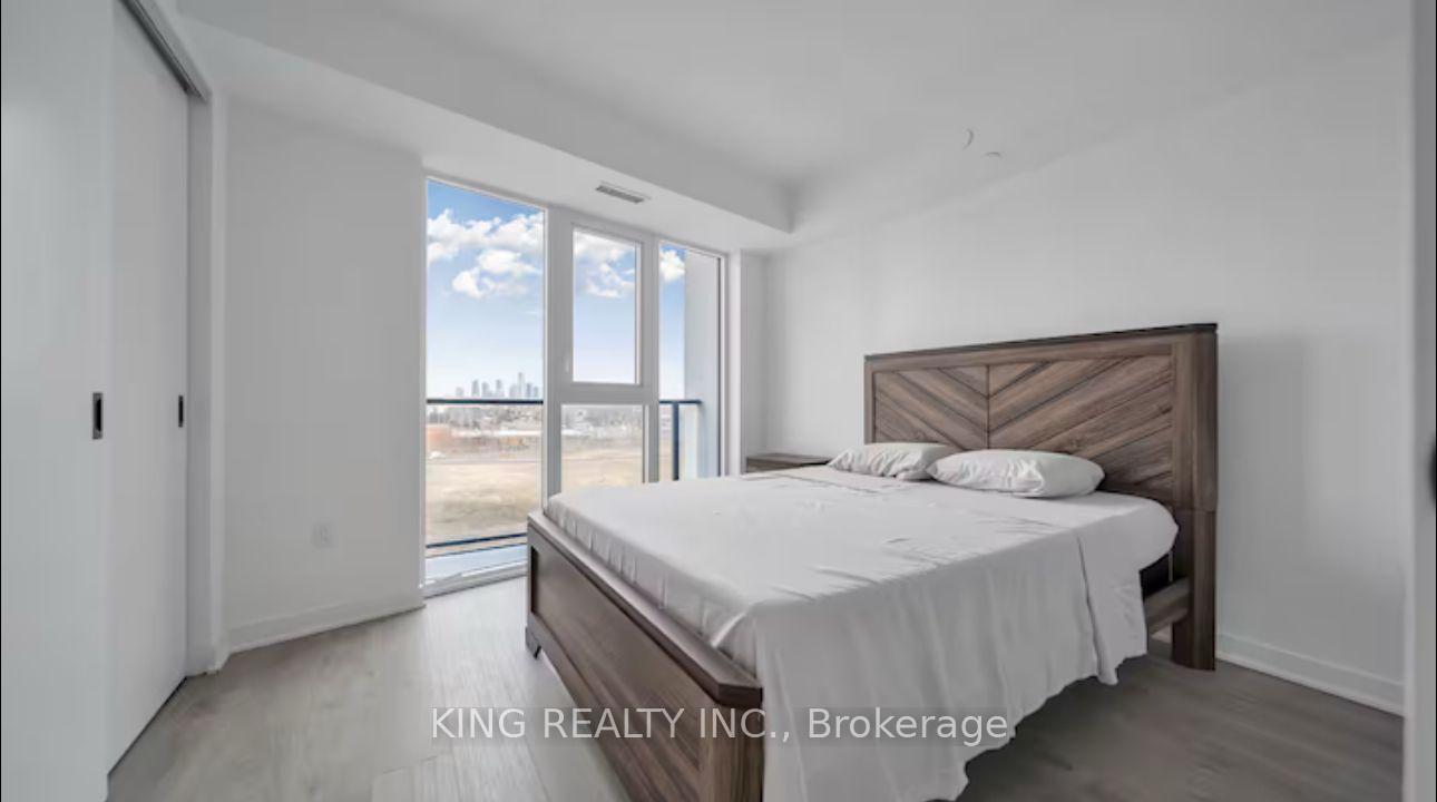 3 Bedrooms Condo at 36 Zorra,  Toronto For sale
