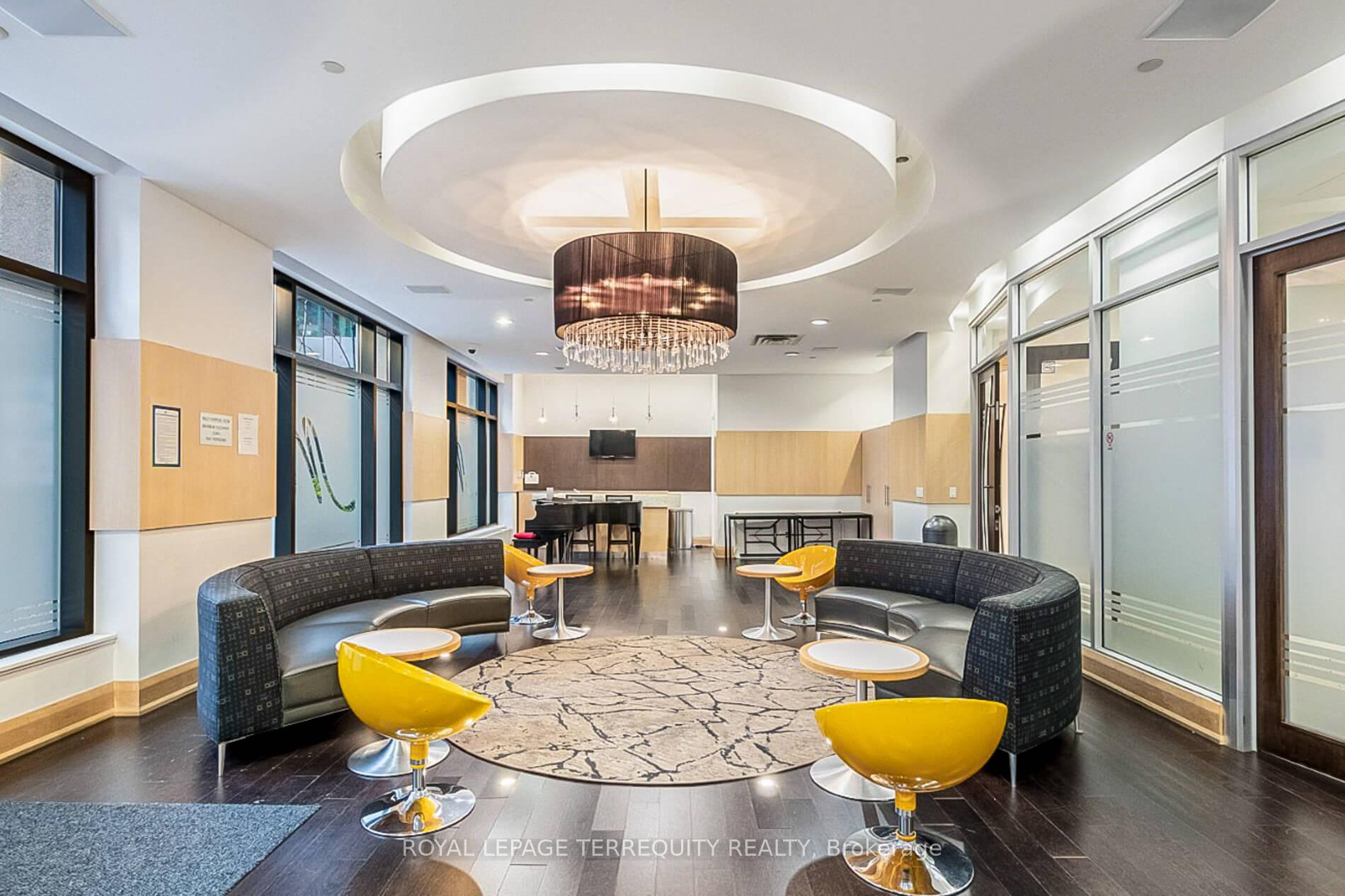 2 Bedrooms Condo at 600 Fleet, Toronto For sale