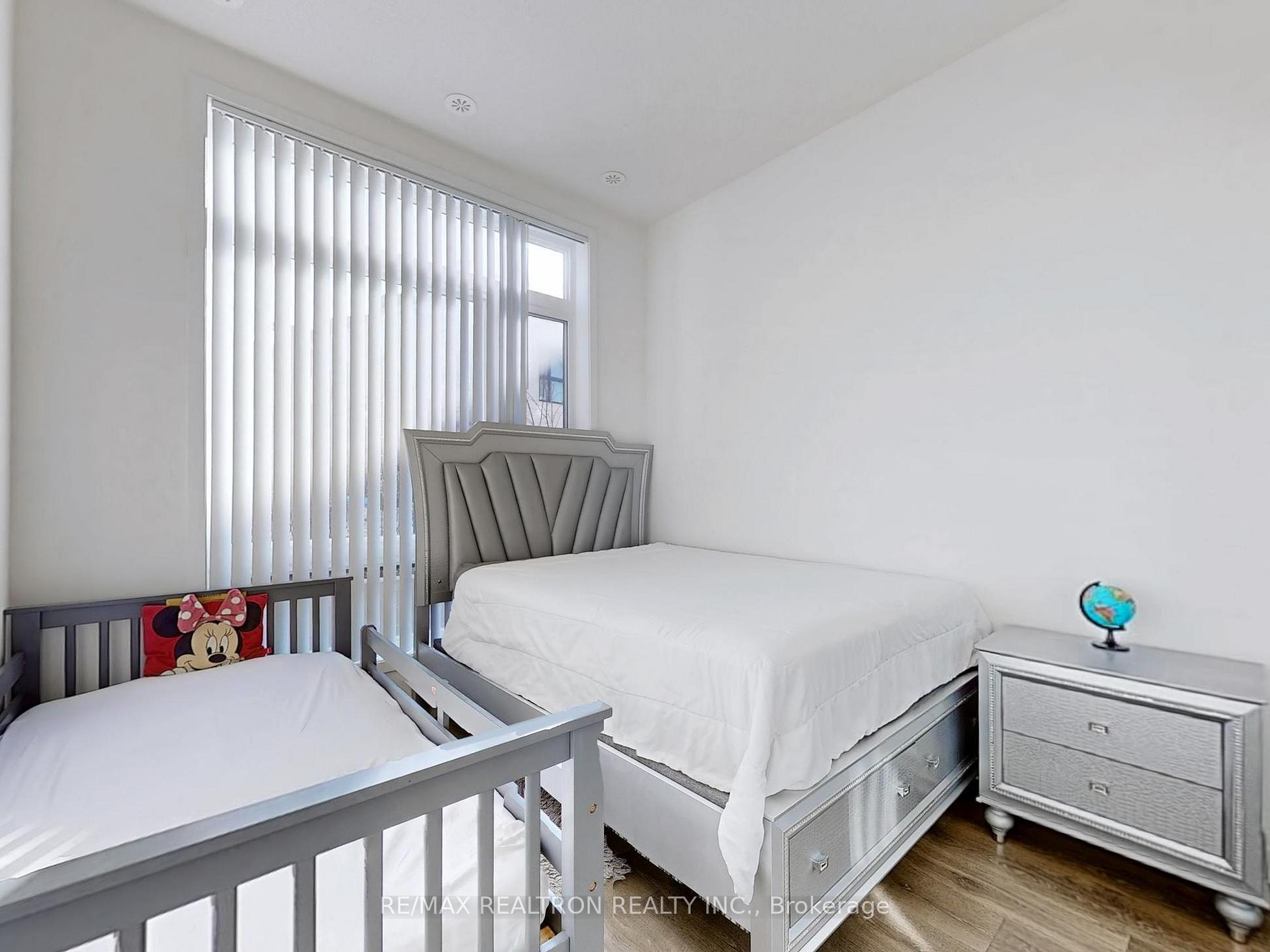 2 Bedrooms Condo at 160 Canon Jackson, Toronto For sale