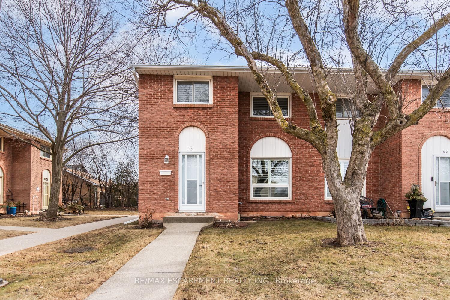 3 Bedrooms Condo at 150 Gateshead, Hamilton For sale