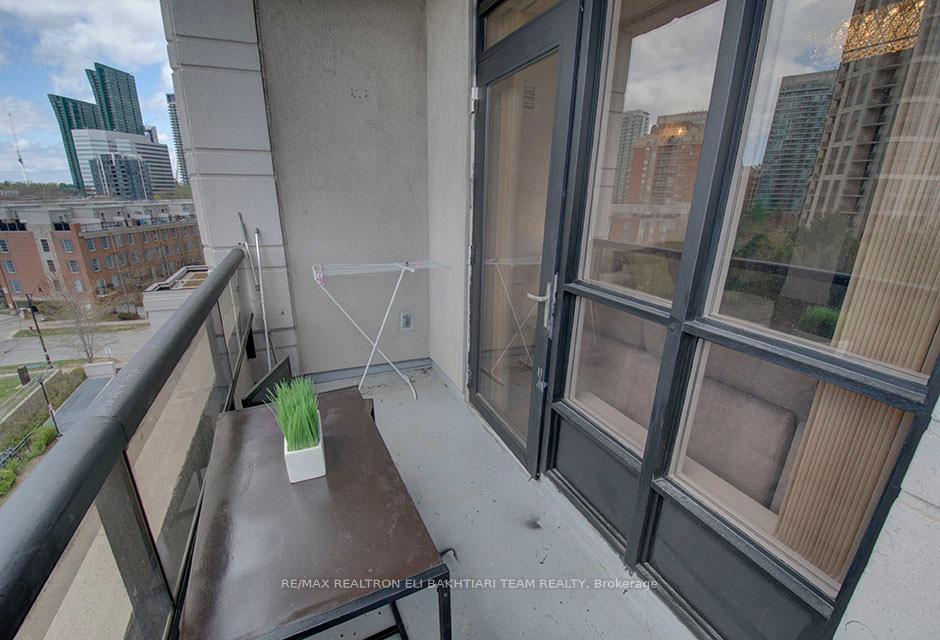 2 Bedrooms Condo at 100 Harrison Garden,  Toronto For sale