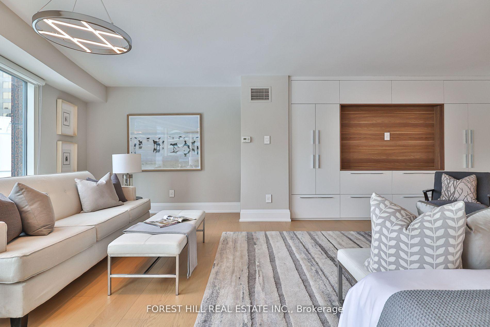 3 Bedrooms Condo at 33 University, Toronto For sale