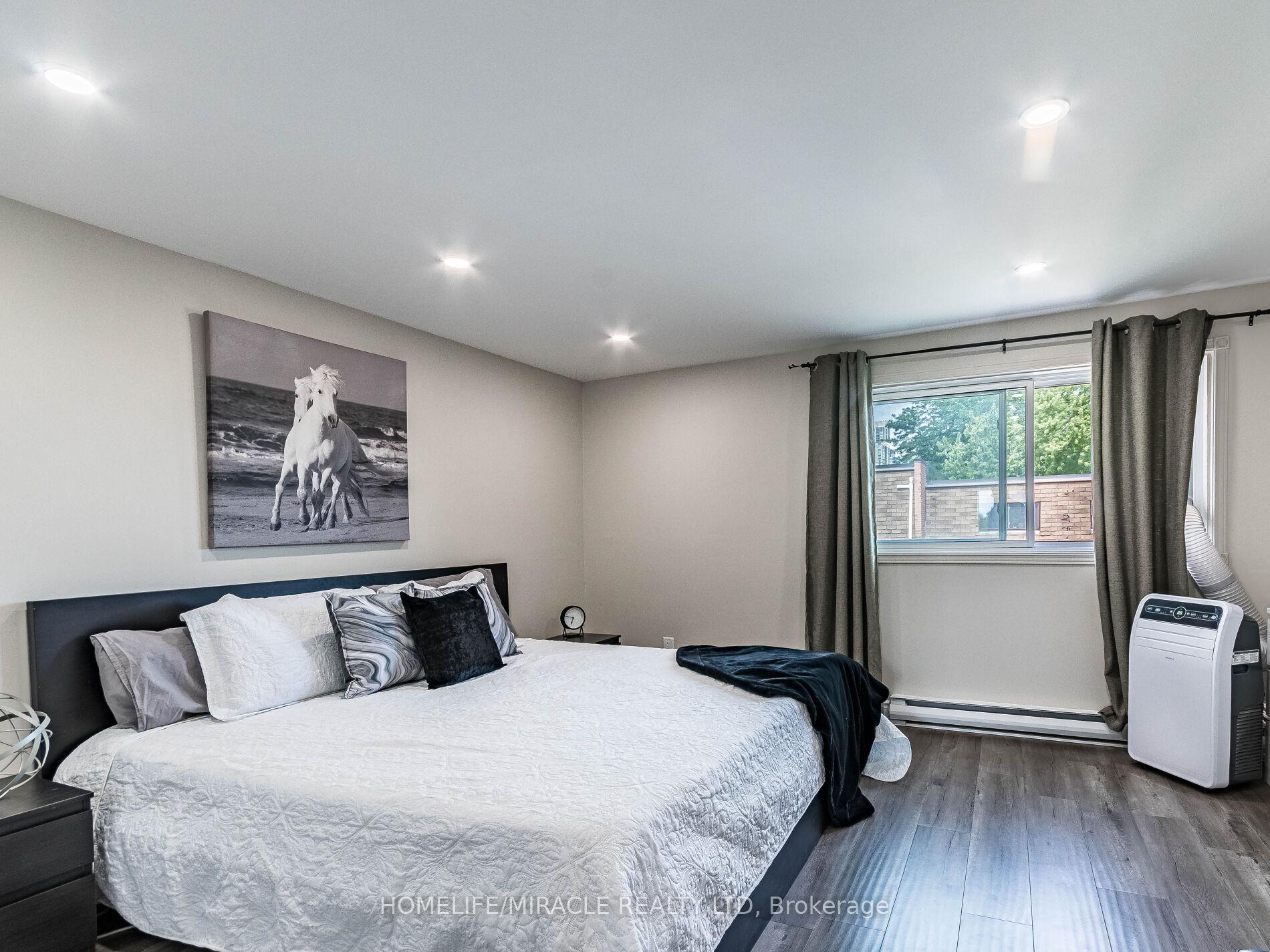 5 Bedrooms Condo at 180 Mississauga Valley, Mississauga For sale