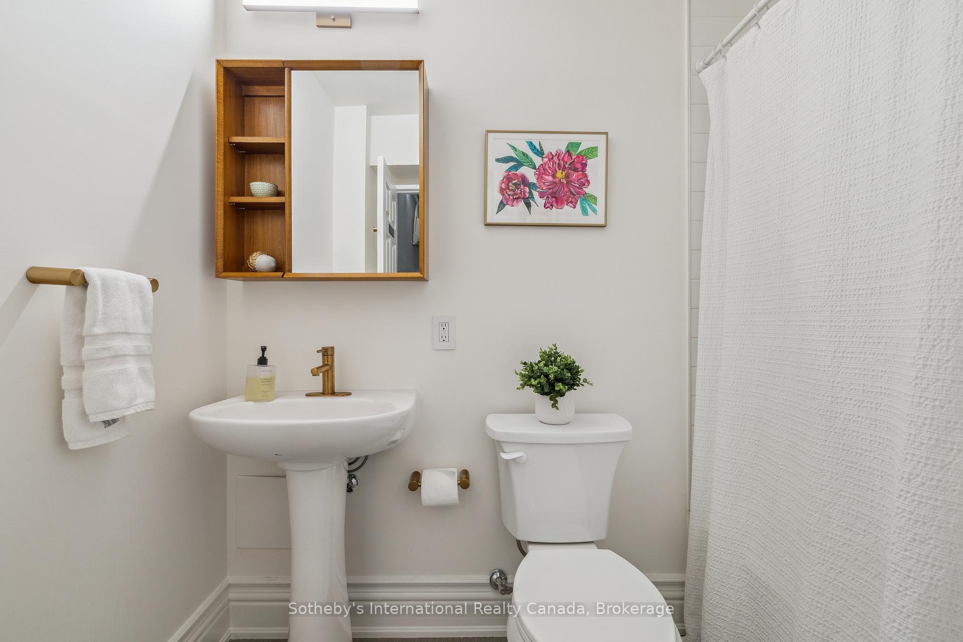 3 Bedrooms Condo at 200 Stinson, Hamilton For sale