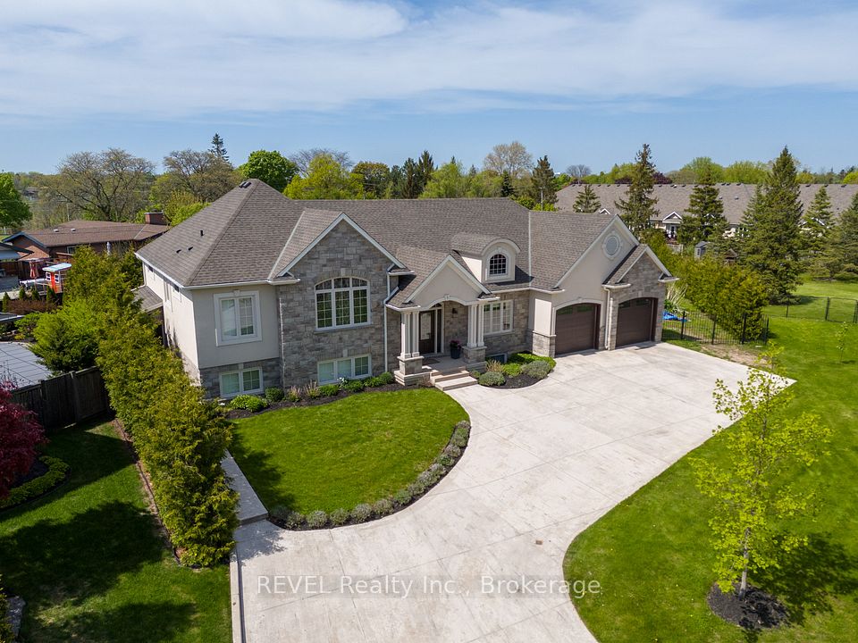 7 Parklane Crescent, St. Catharines, ON L2T 3T9