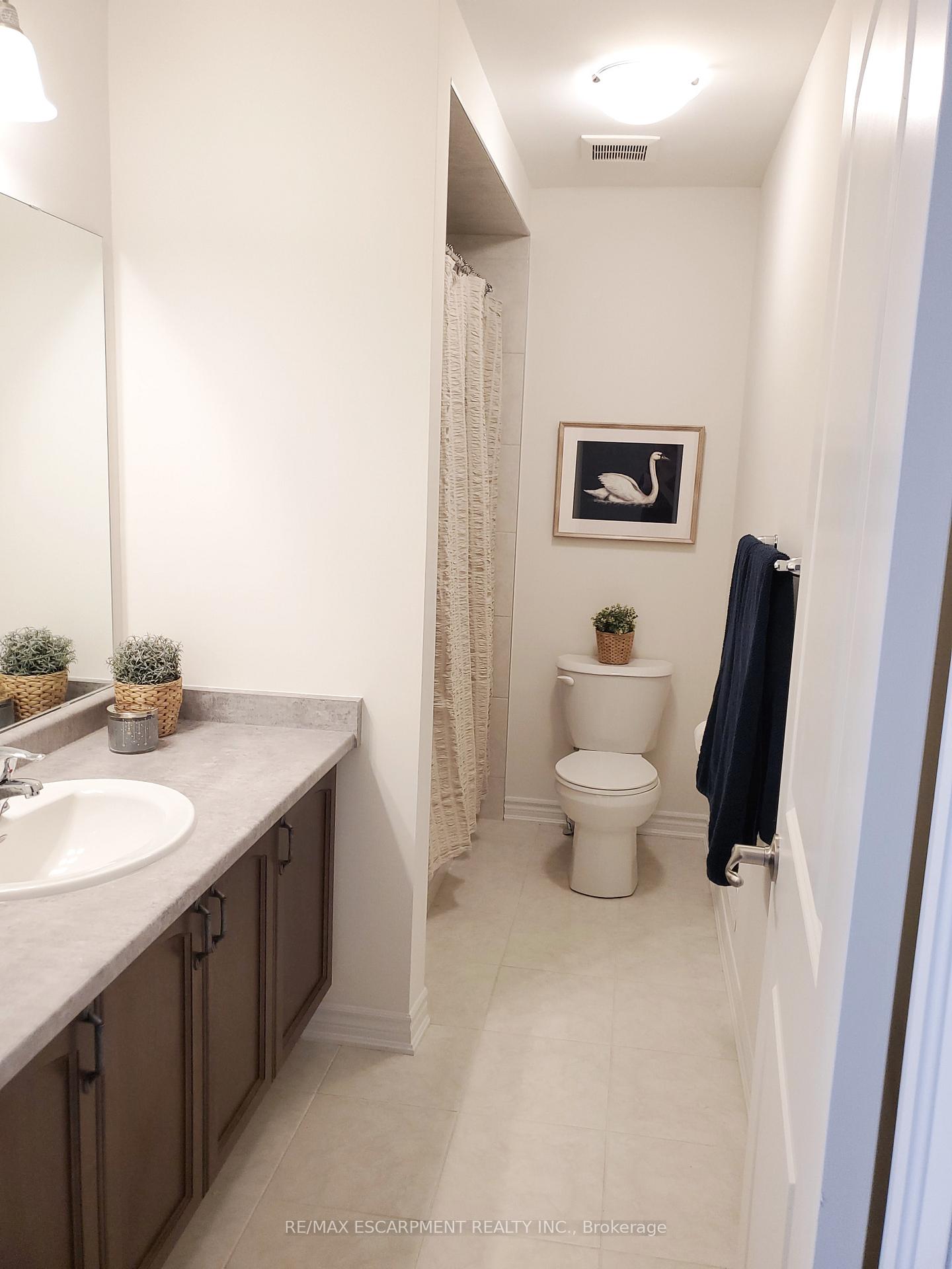 3 Bedrooms Condo at 305 Garner, Hamilton For sale