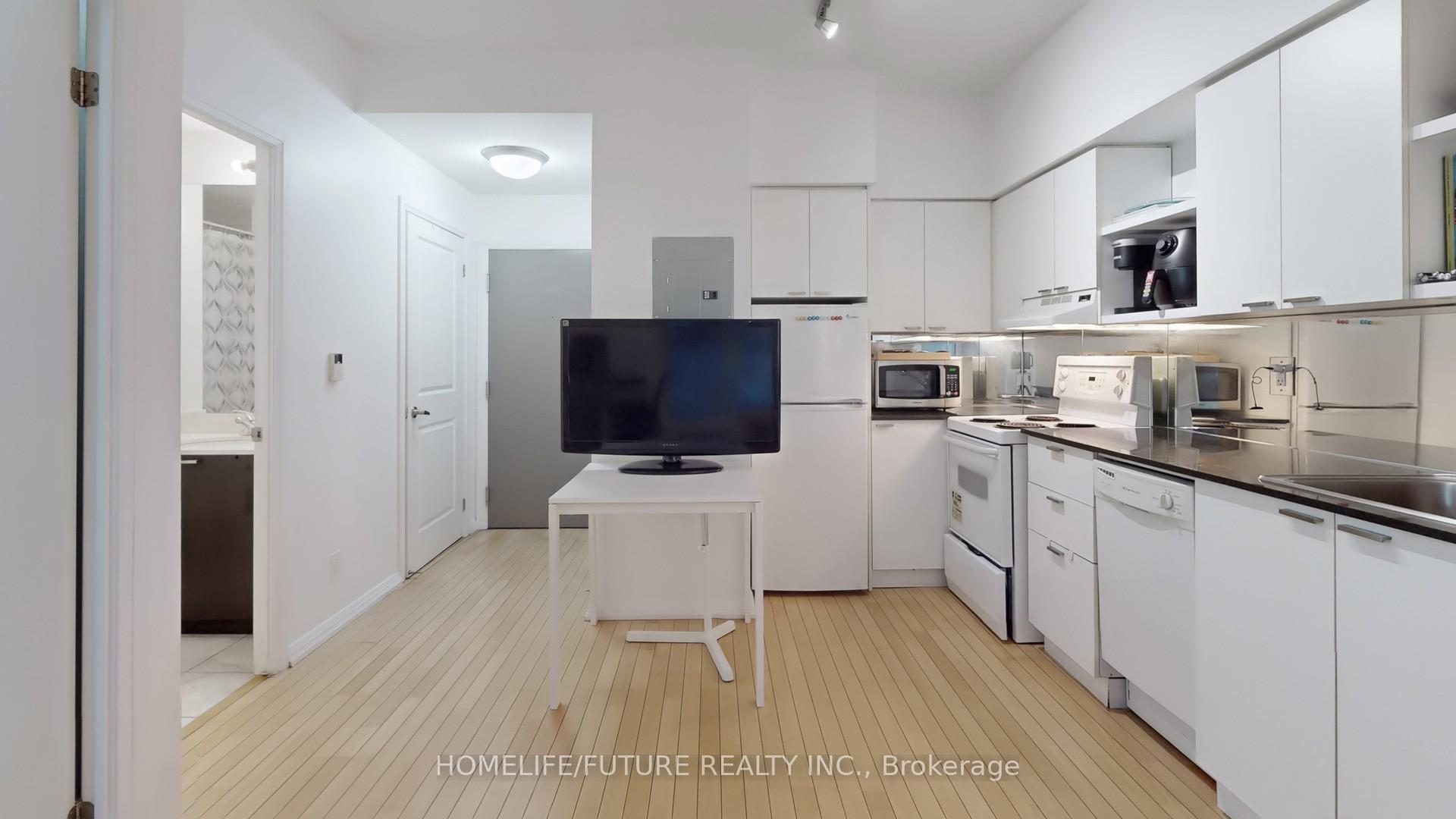 1 Bedroom Condo at 35 Hayden, Toronto For sale
