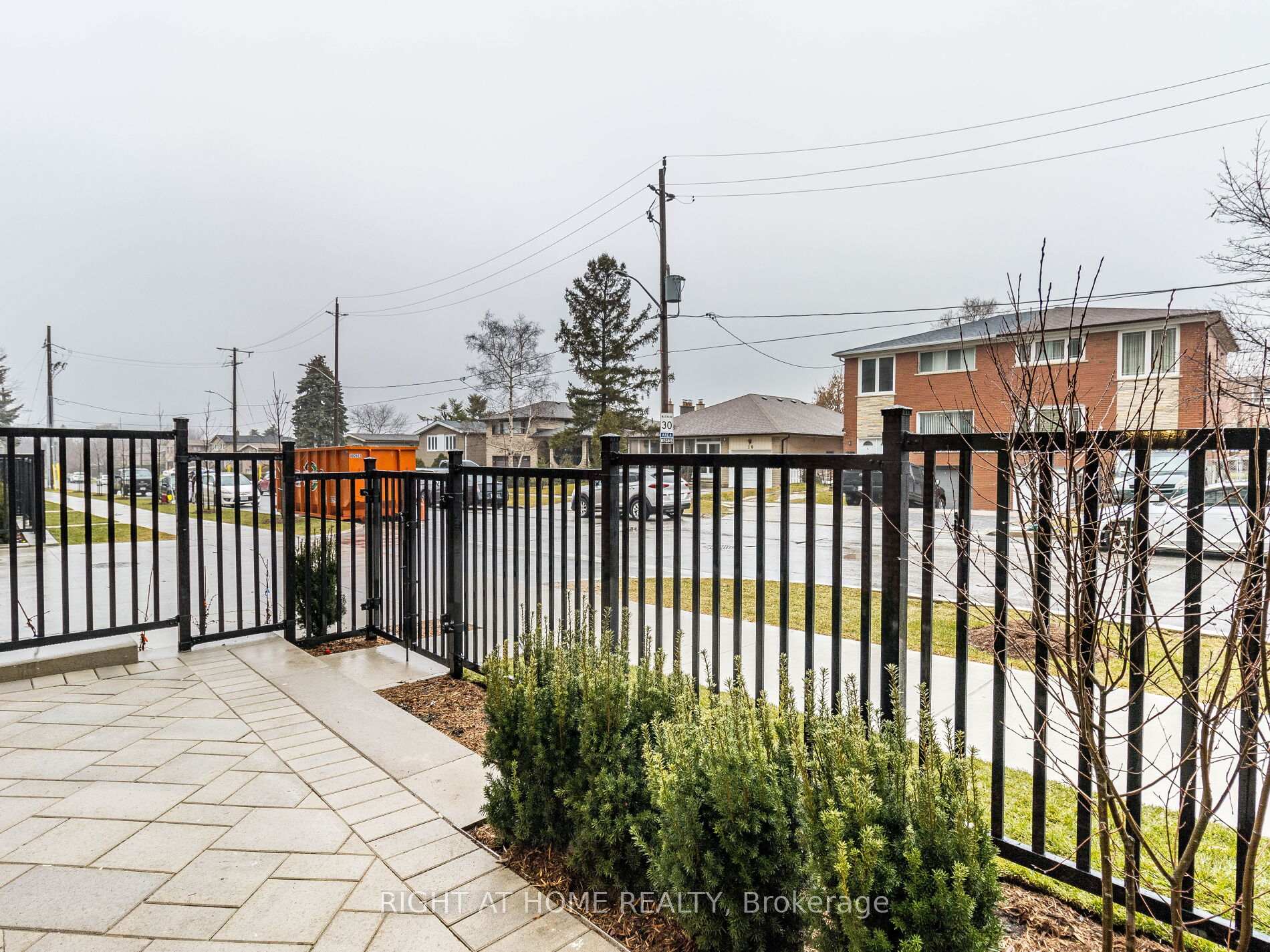 2 Bedrooms Condo at 5 maryport, Toronto For sale