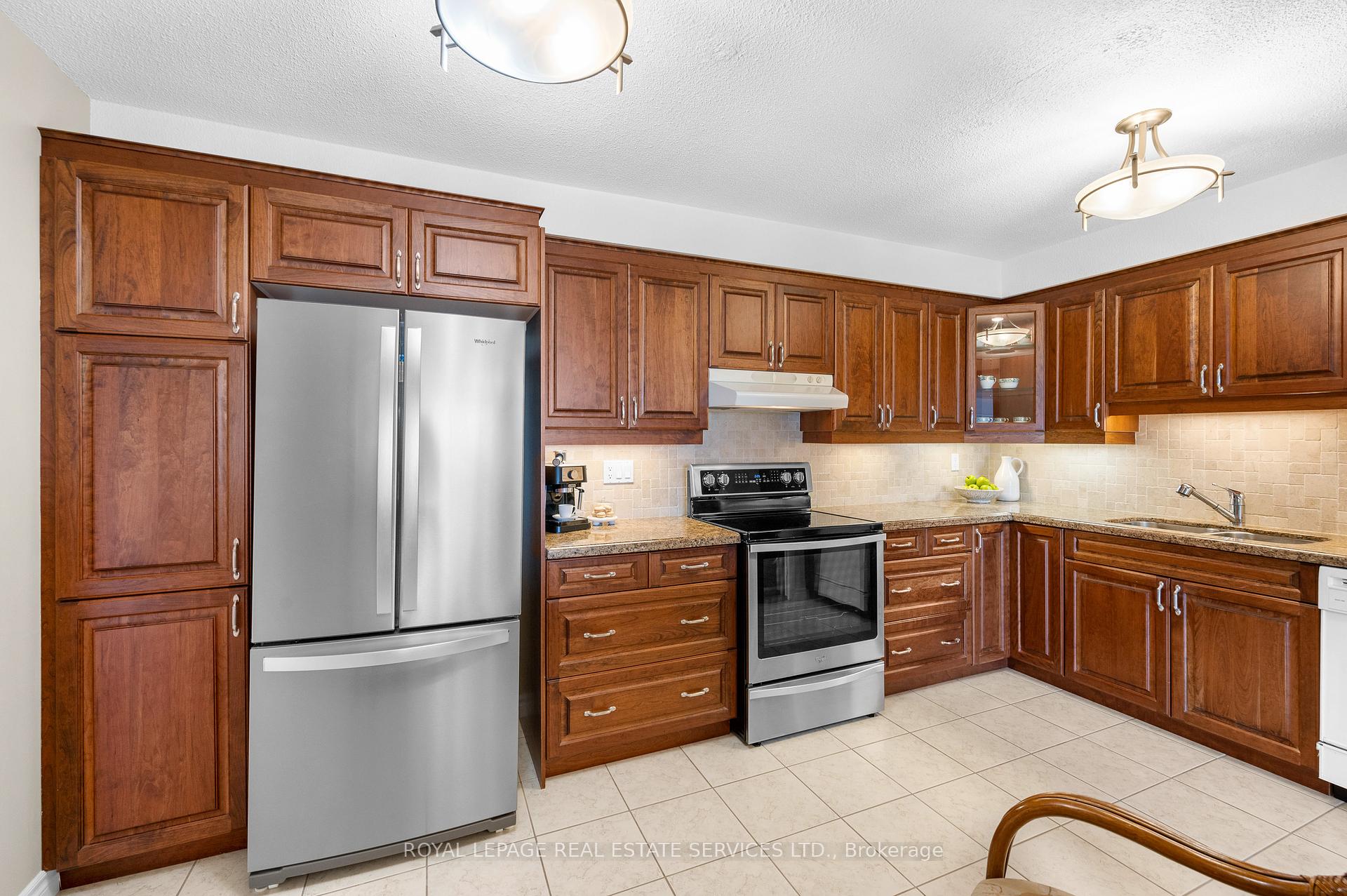 2 Bedrooms Condo at 2185 Marine,  Oakville For sale