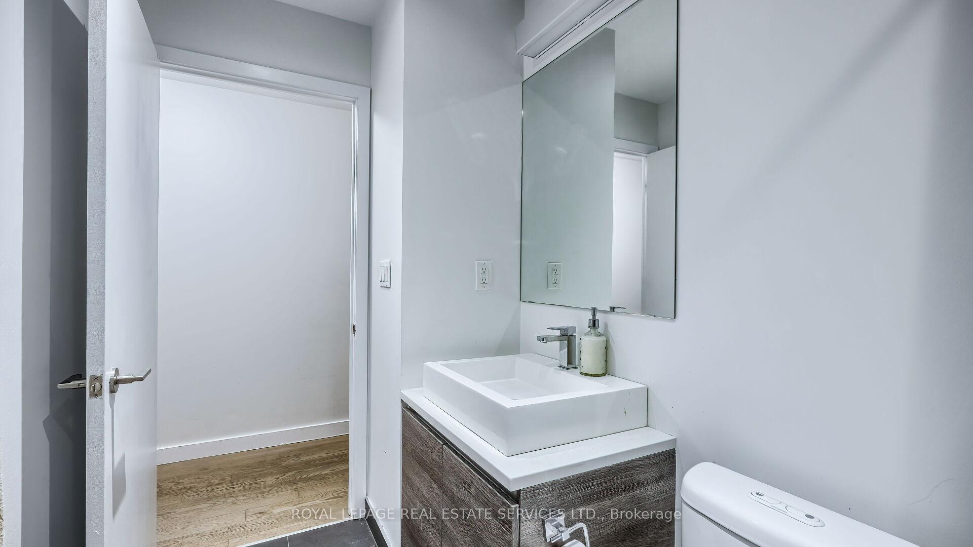 1 Bedroom Condo at 111 Bathurst, Toronto For sale
