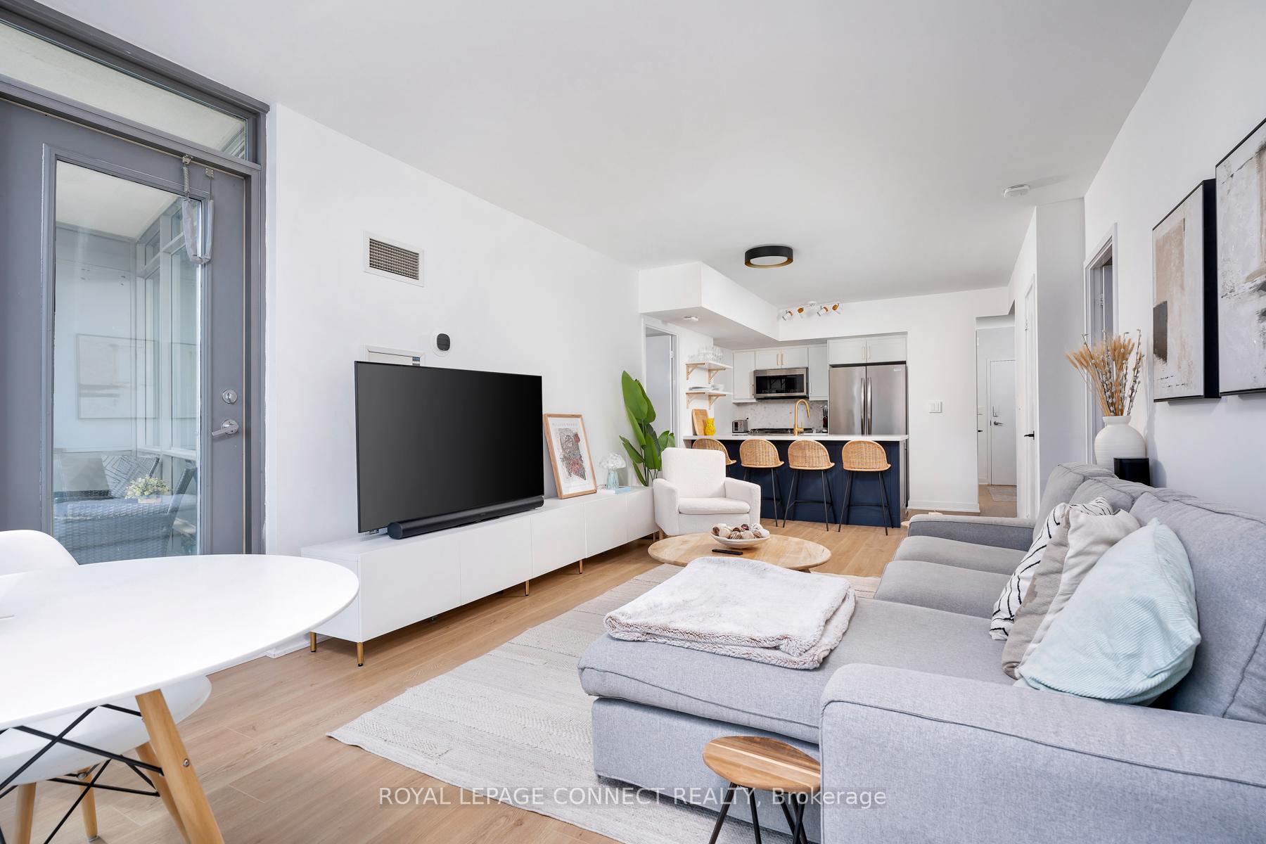 3 Bedrooms Condo at 5 Mariner, Toronto For sale