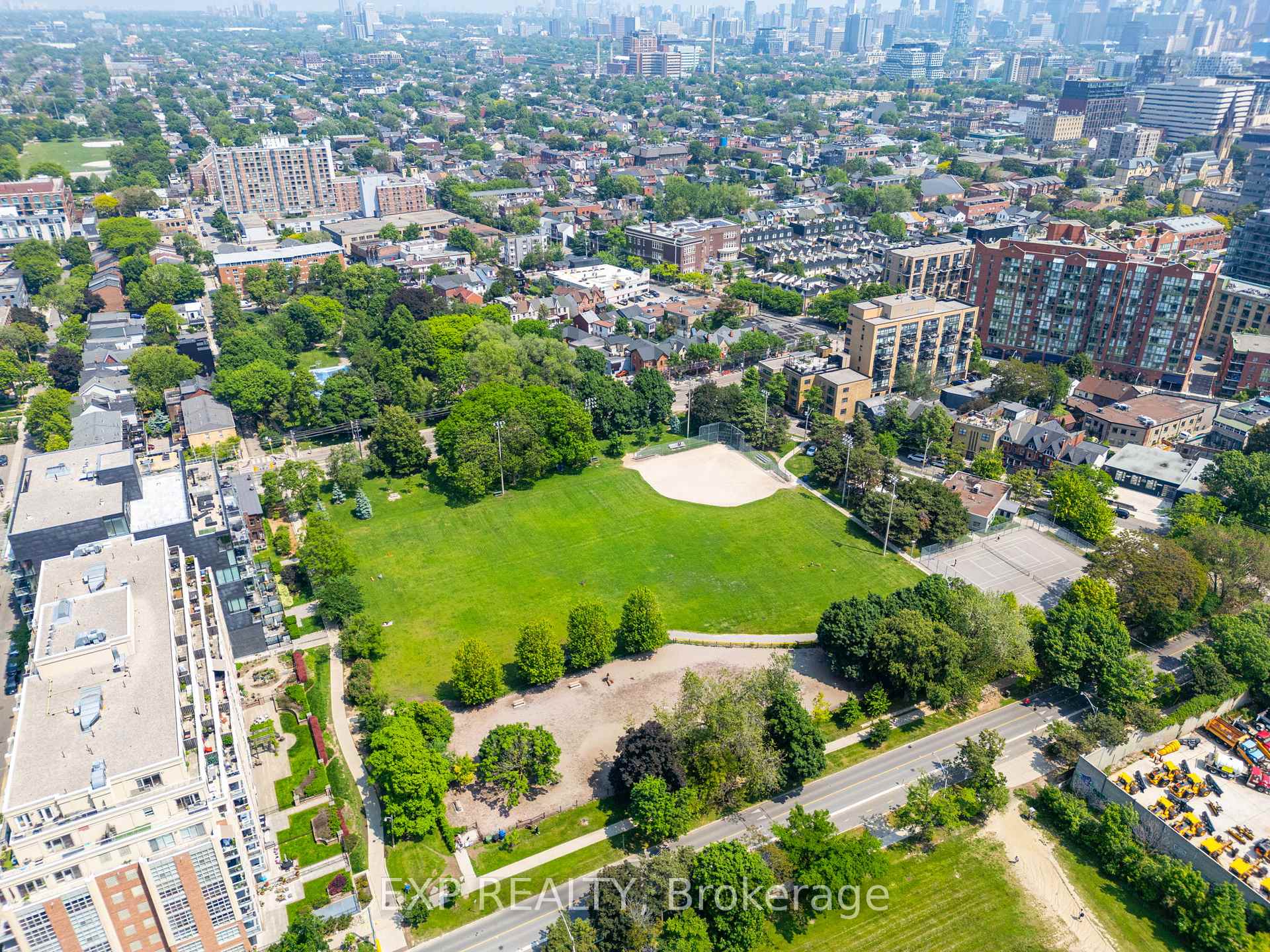 2 Bedrooms Condo at 18 Stafford, Toronto For sale