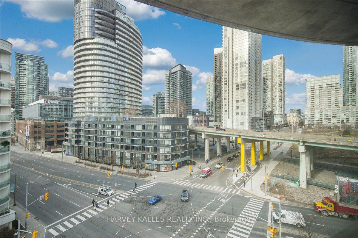 2 Bedrooms Condo at 550 Queens, Toronto For sale
