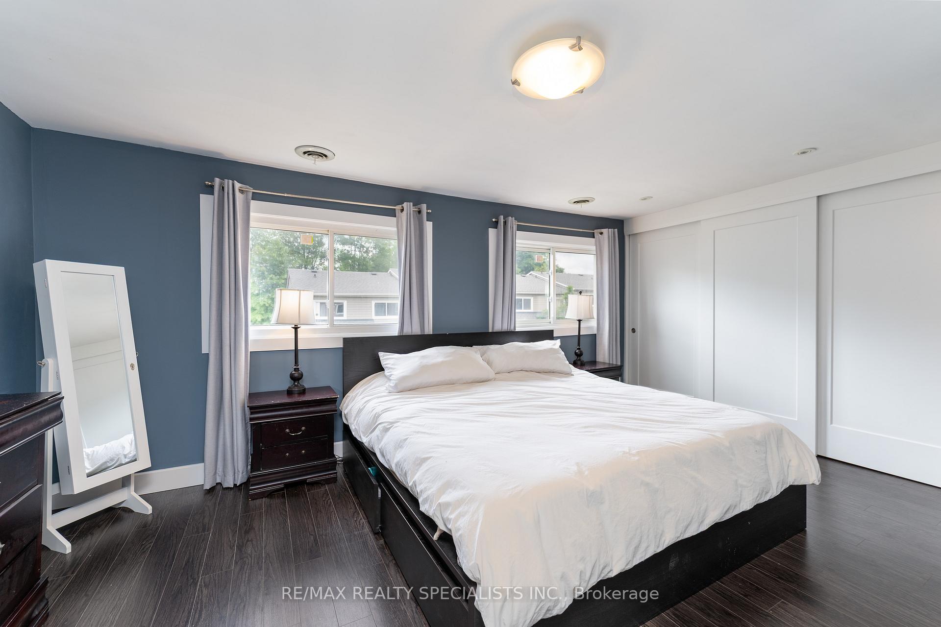 3 Bedrooms Condo at 2050 Upper Middle, Burlington For sale