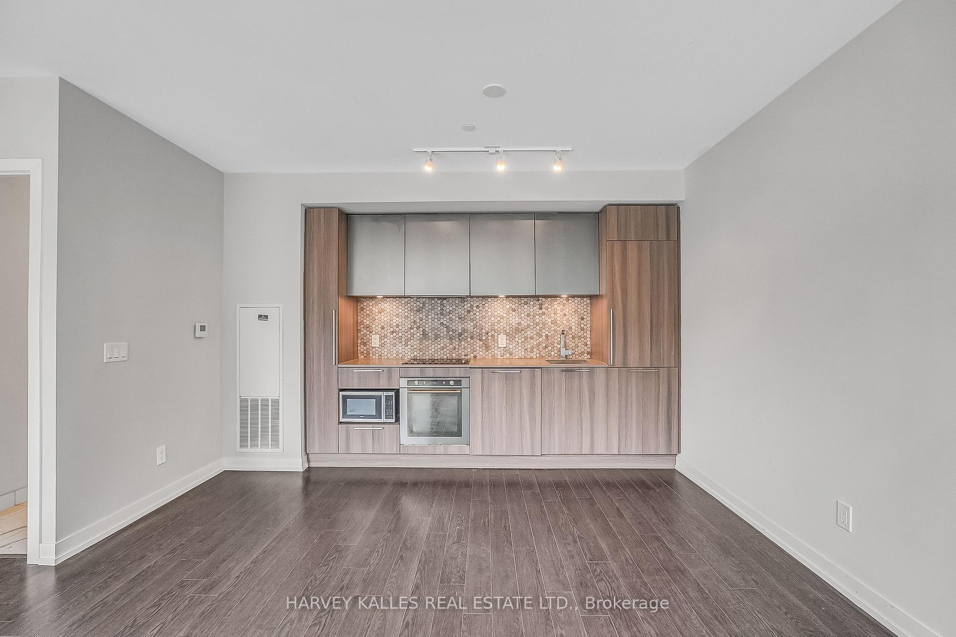 4 Bedrooms Condo at 85 Wood, Toronto For sale