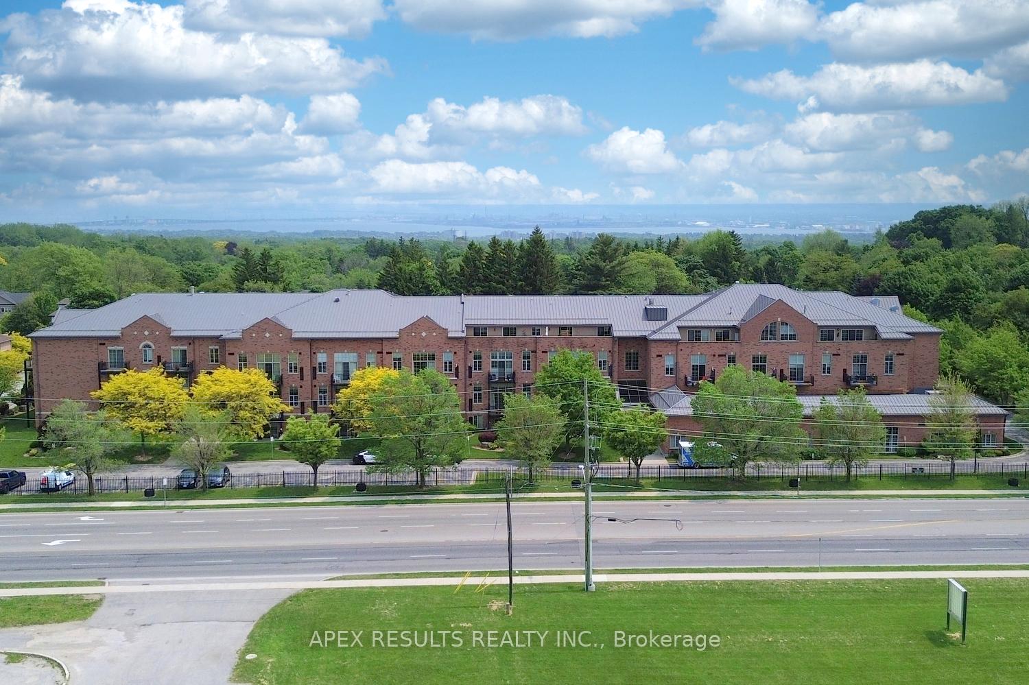 3 Bedrooms Condo at 262 Dundas, Hamilton For sale