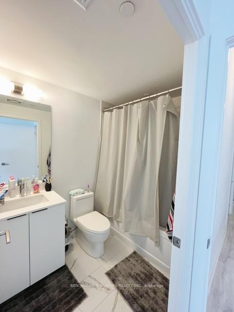 2 Bedrooms Condo at 7 Golden Lion, Toronto For sale