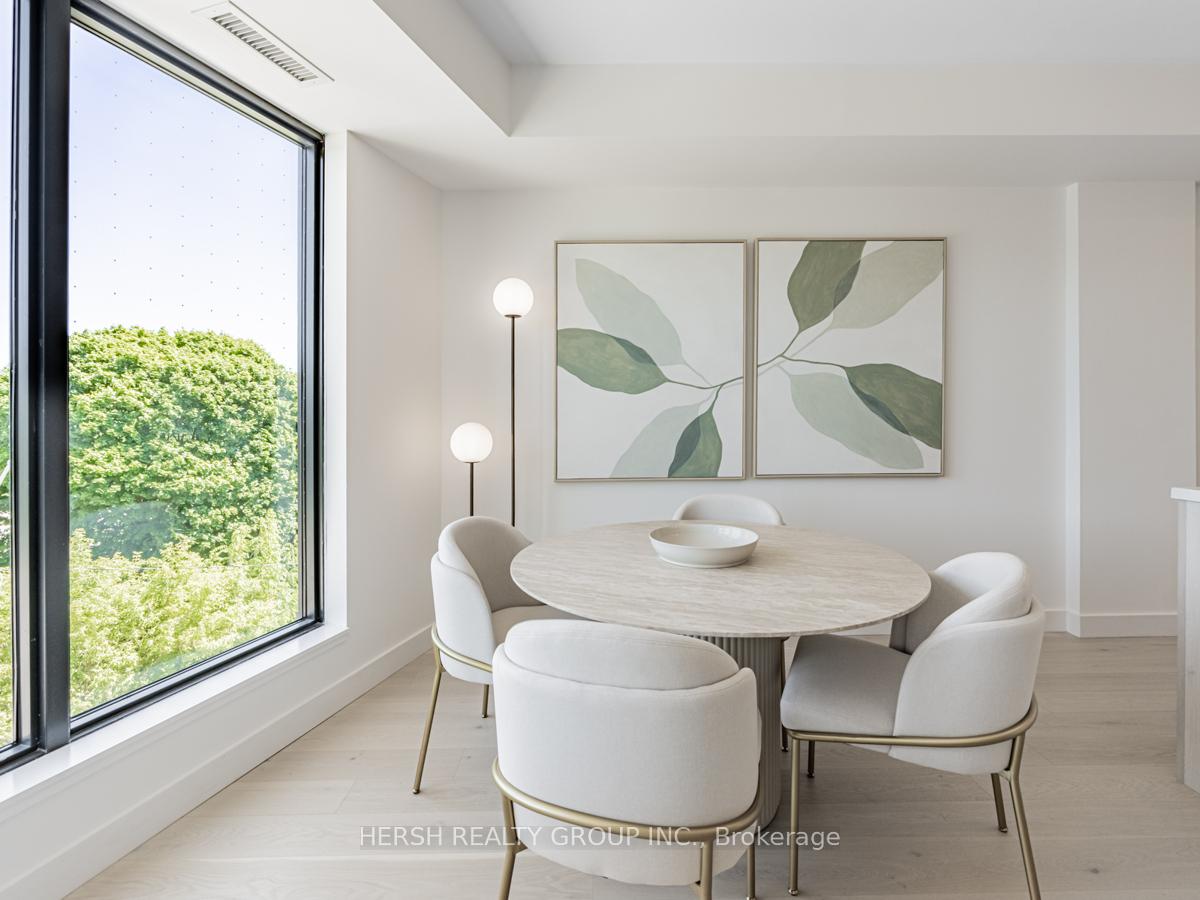 2 Bedrooms Condo at 160 Kingsway,  Toronto For sale