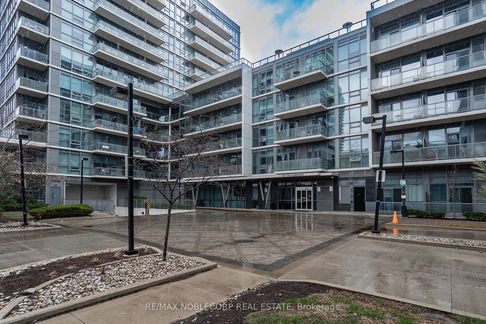 1 Bedroom Condo at 1185 The Queensway, Toronto For sale