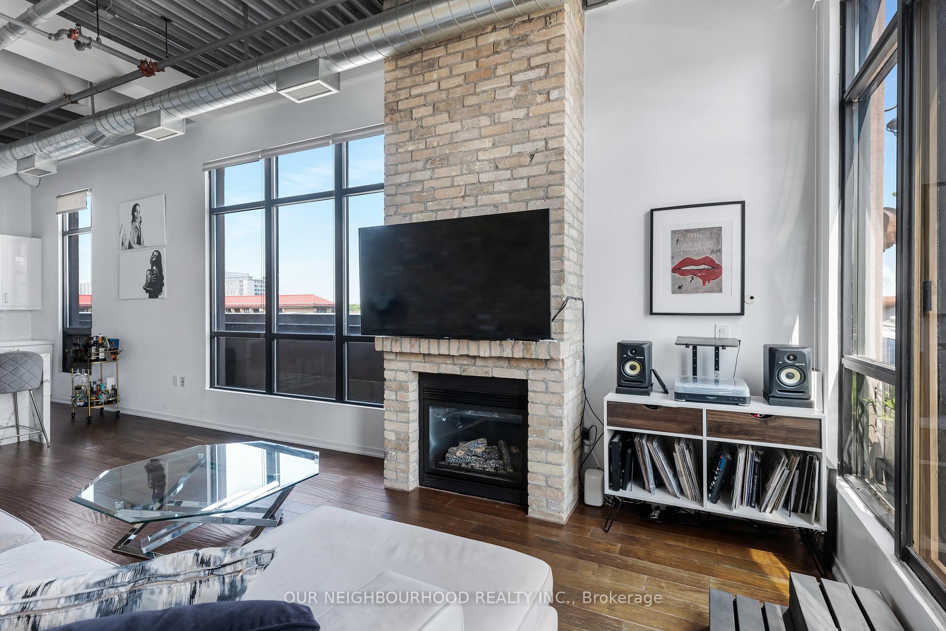 2 Bedrooms Condo at 736 Dundas, Toronto For sale