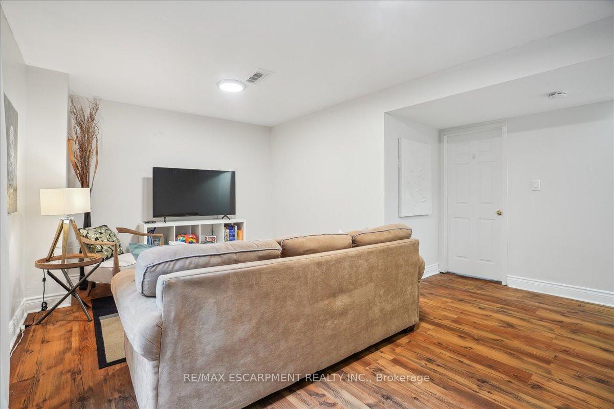 3 Bedrooms Condo at 680 Regency, Burlington For sale