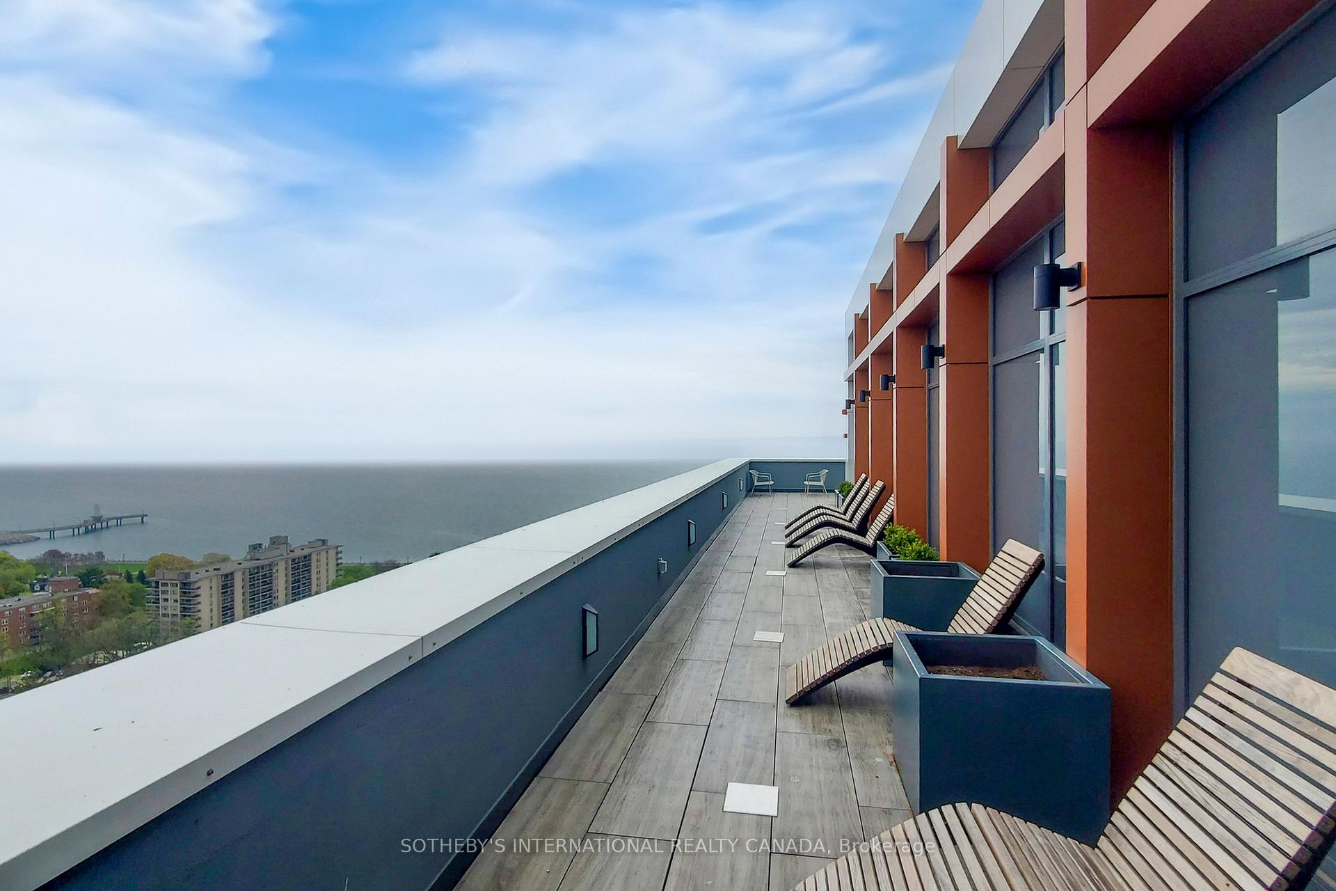 2 Bedrooms Condo at 500 Brock, Burlington For sale