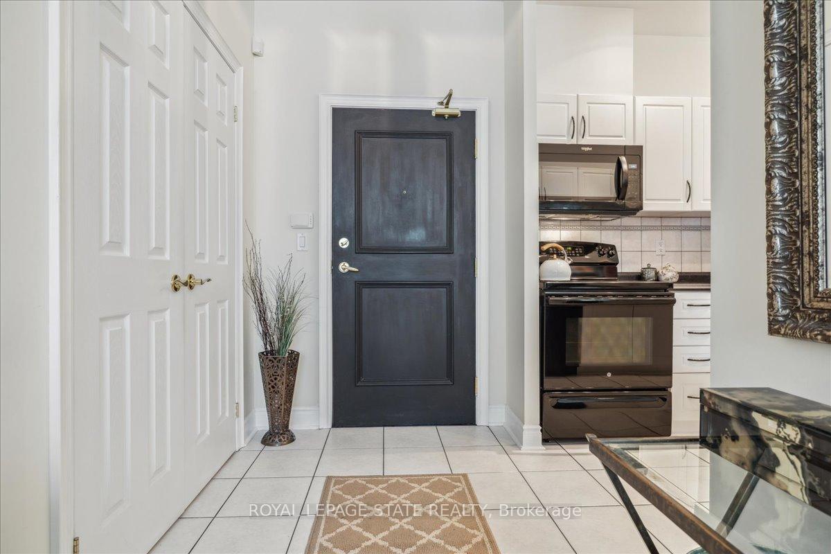 2 Bedrooms Condo at 442 Maple, Burlington For sale