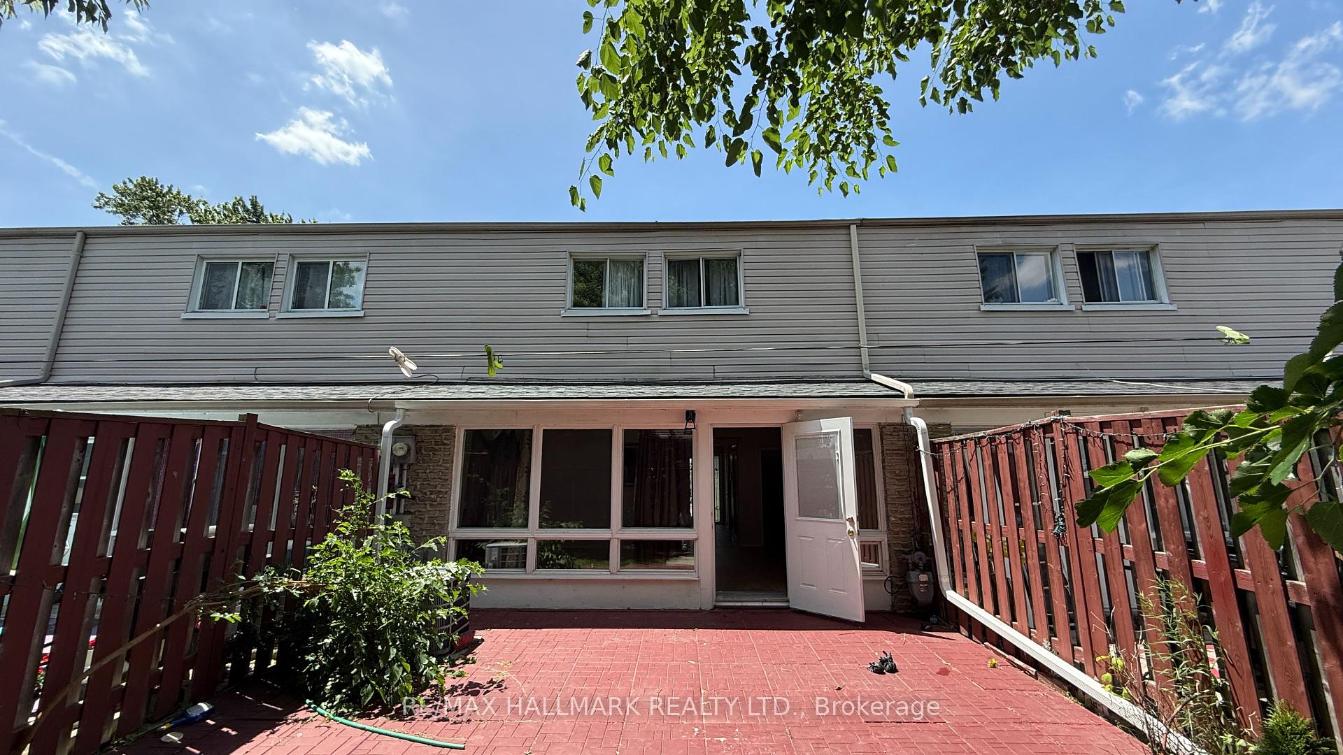4 Bedrooms Condo at 3600 Morning Star, Mississauga For sale