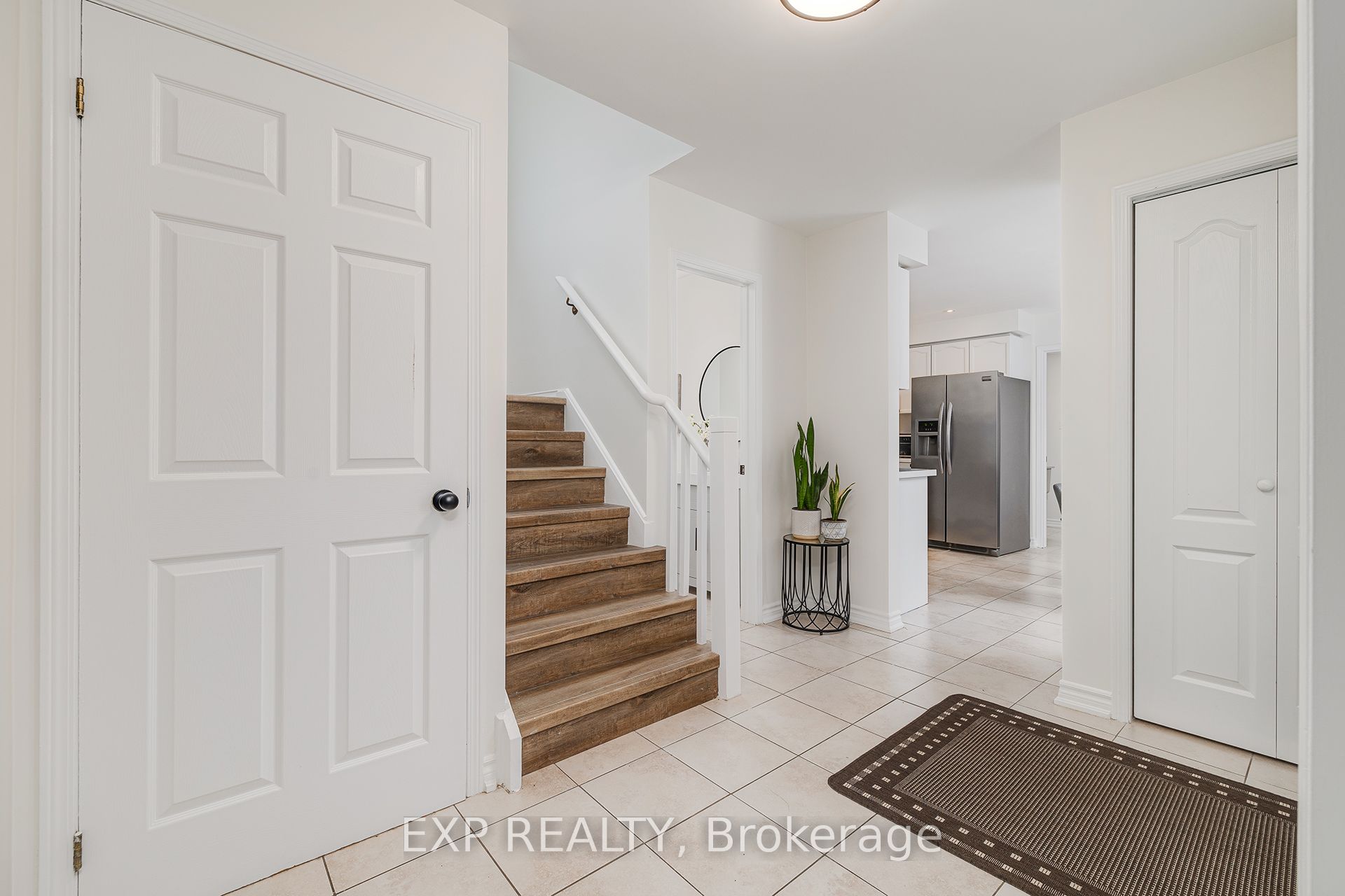172 Queen Street W