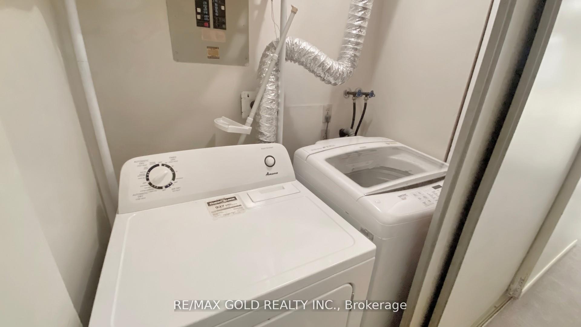 2 Bedrooms Condo at 99 Blackwell, Toronto For sale