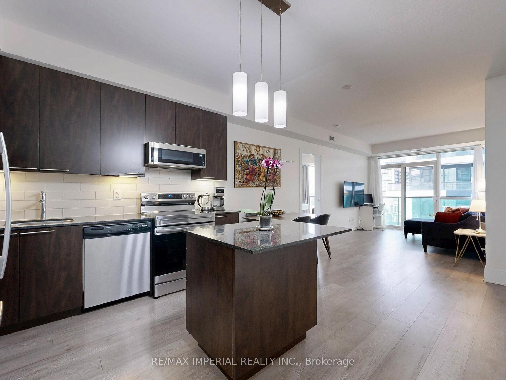 2 Bedrooms Condo at 25 Broadway, Toronto For sale