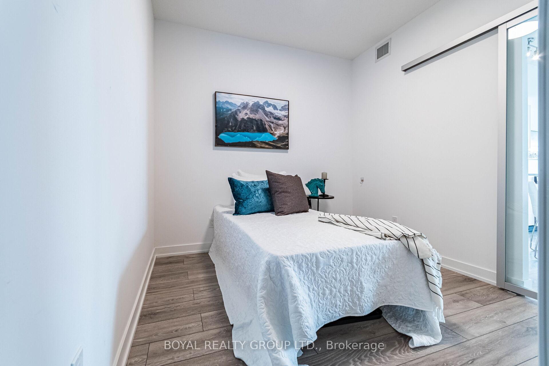 2 Bedrooms Condo at 3200 Dakota Common, Burlington For sale