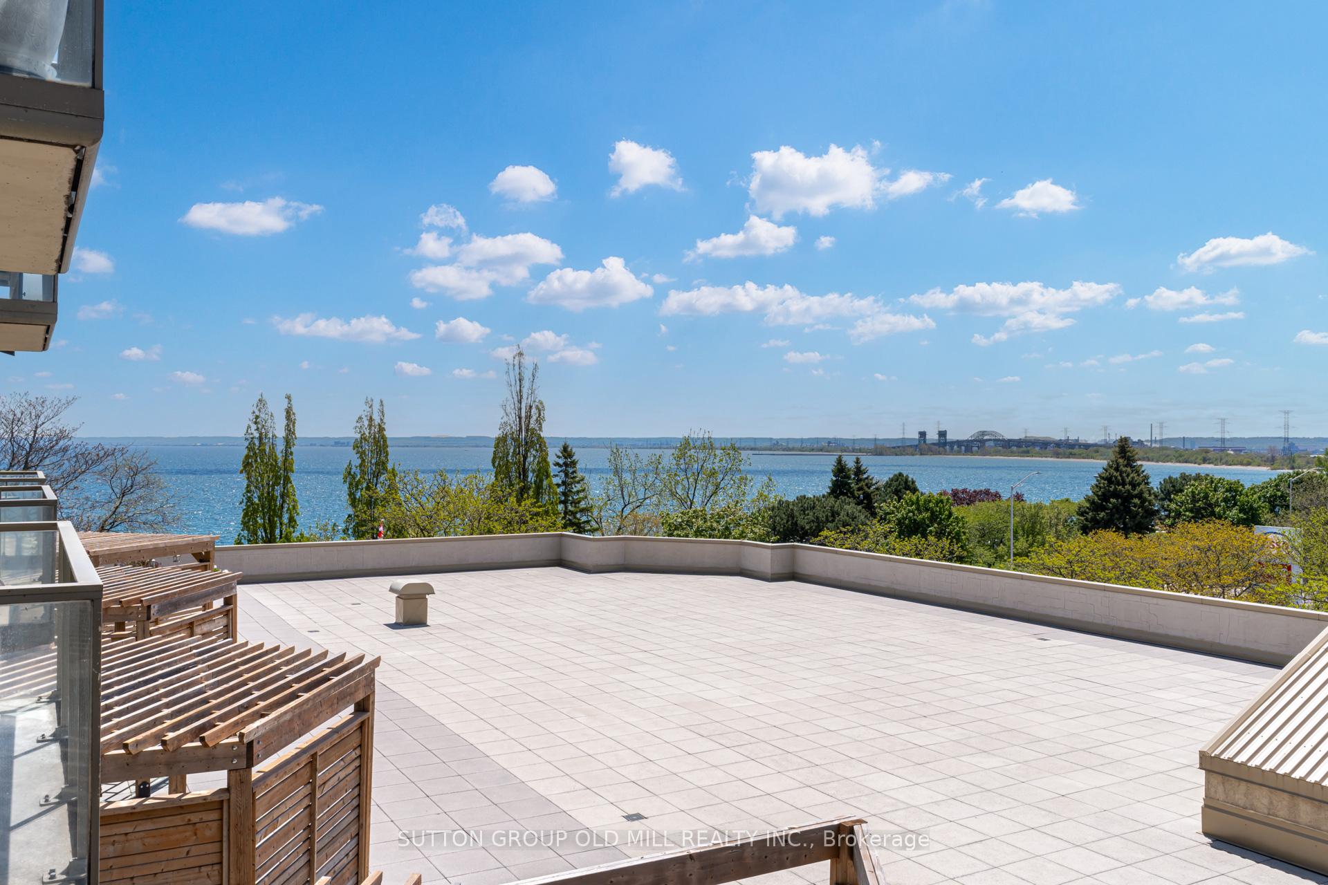 1 Bedroom Condo at 415 Locust, Burlington For sale