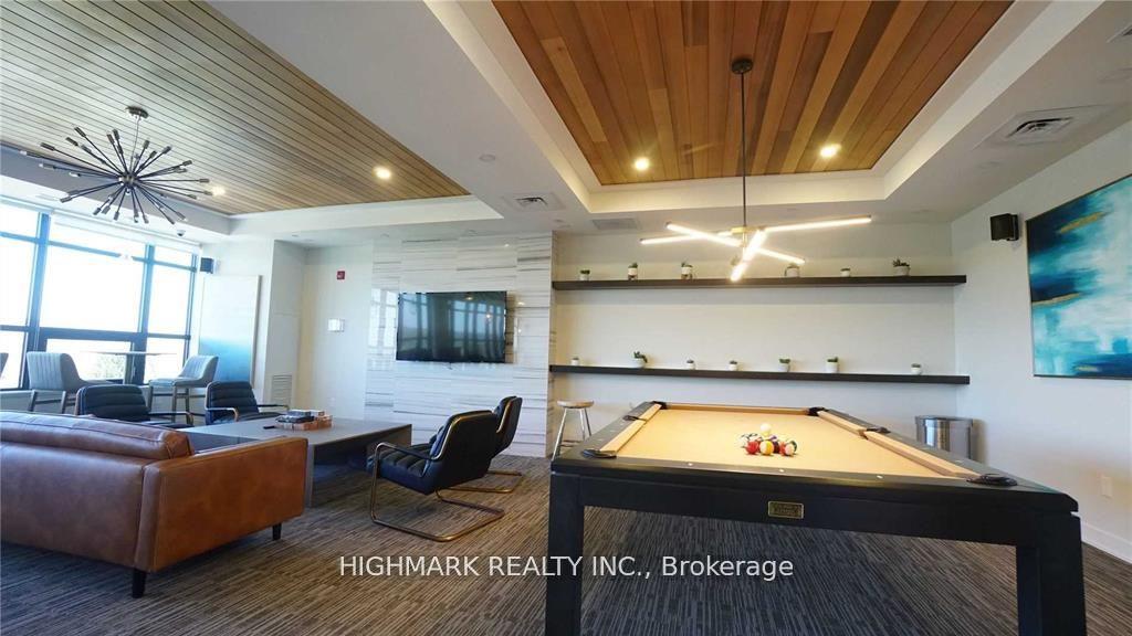 2 Bedrooms Condo at 320 Plains, Burlington For sale