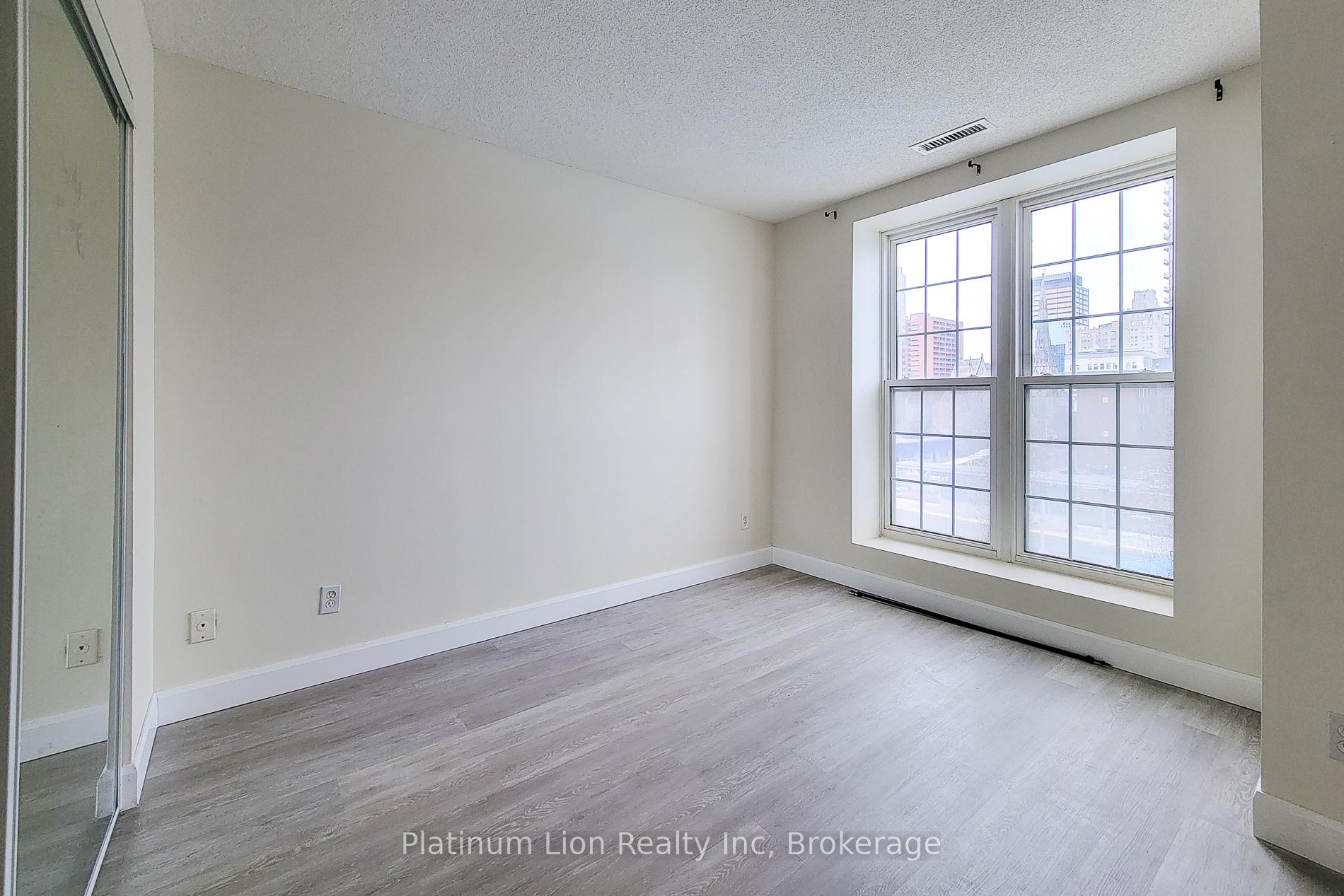 2 Bedrooms Condo at 135 James,  Hamilton For sale