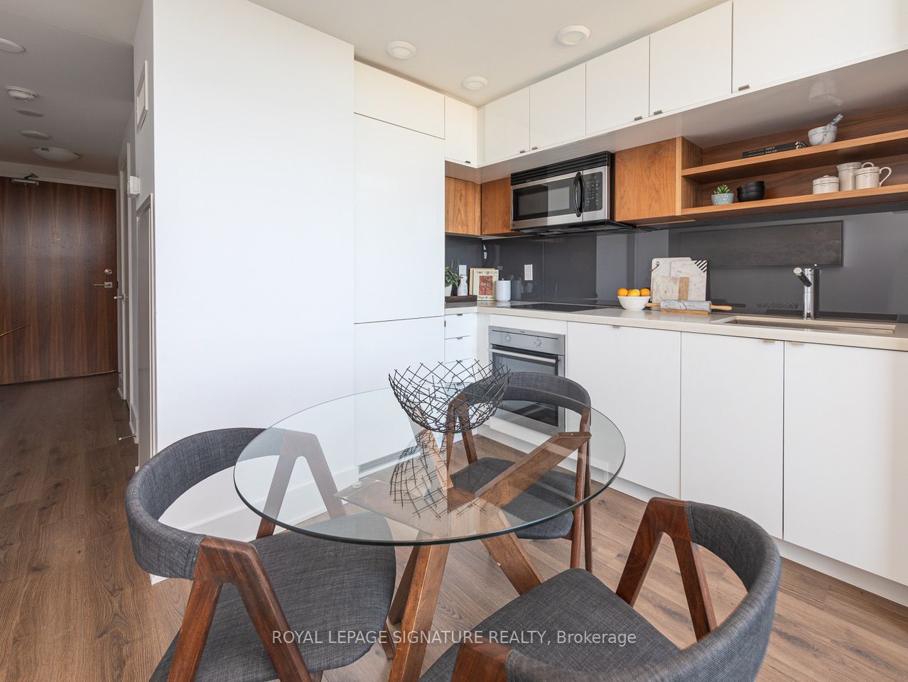 #925 - 111 St Clair Avenue, Toronto, ON M4V 1N5
