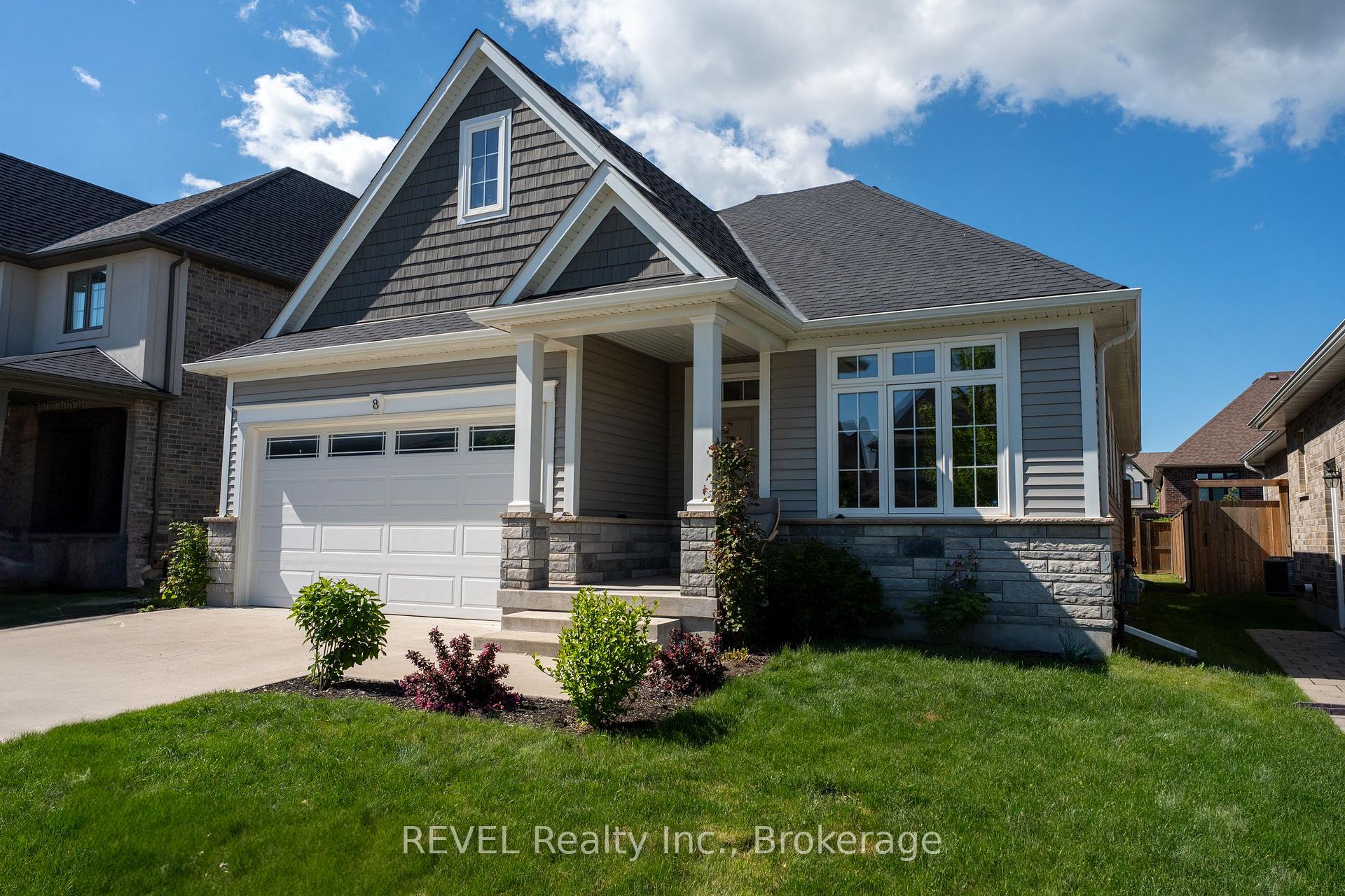 8 Hopkins Street, Thorold, ON L2V 0E6
