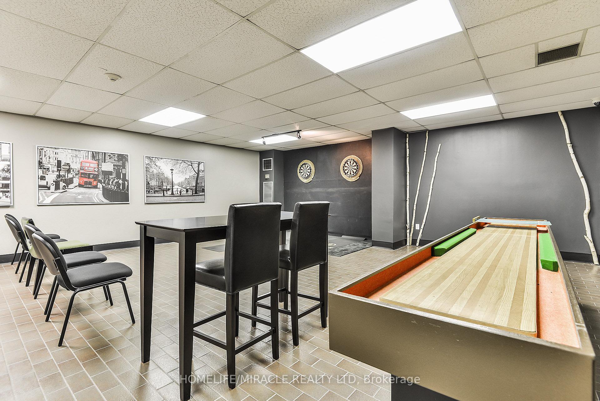 3 Bedrooms Condo at 1320 Mississauga valley, Mississauga For sale